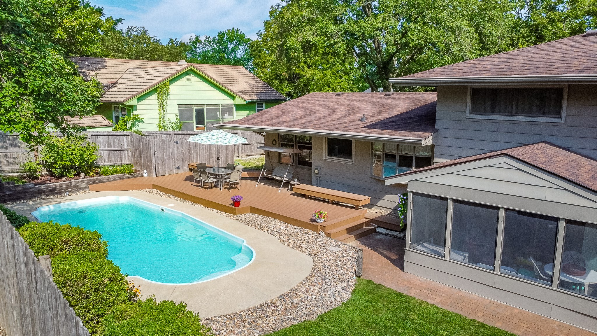 2408 Pleasant Street