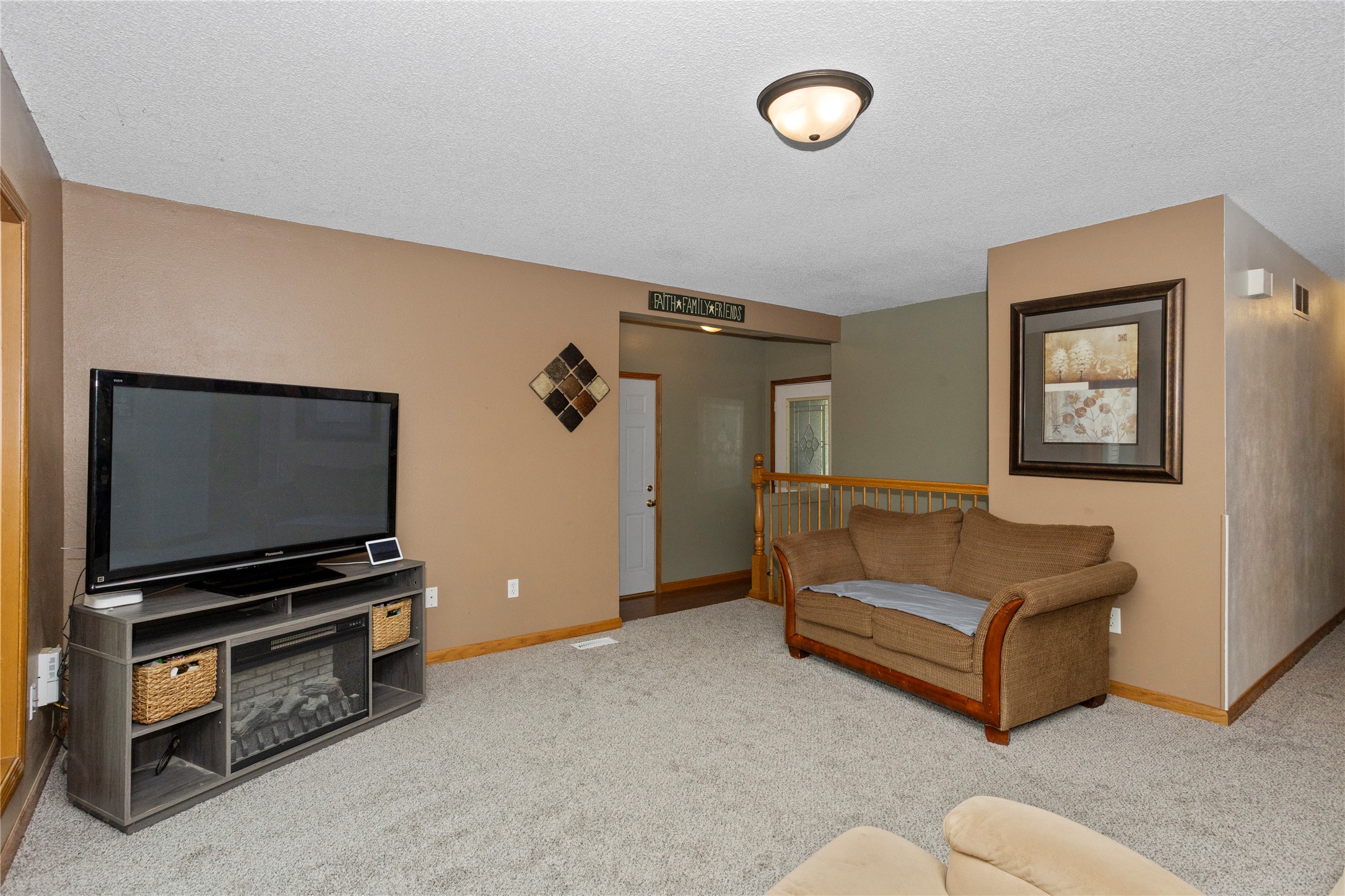 214 NW Bayberry Lane