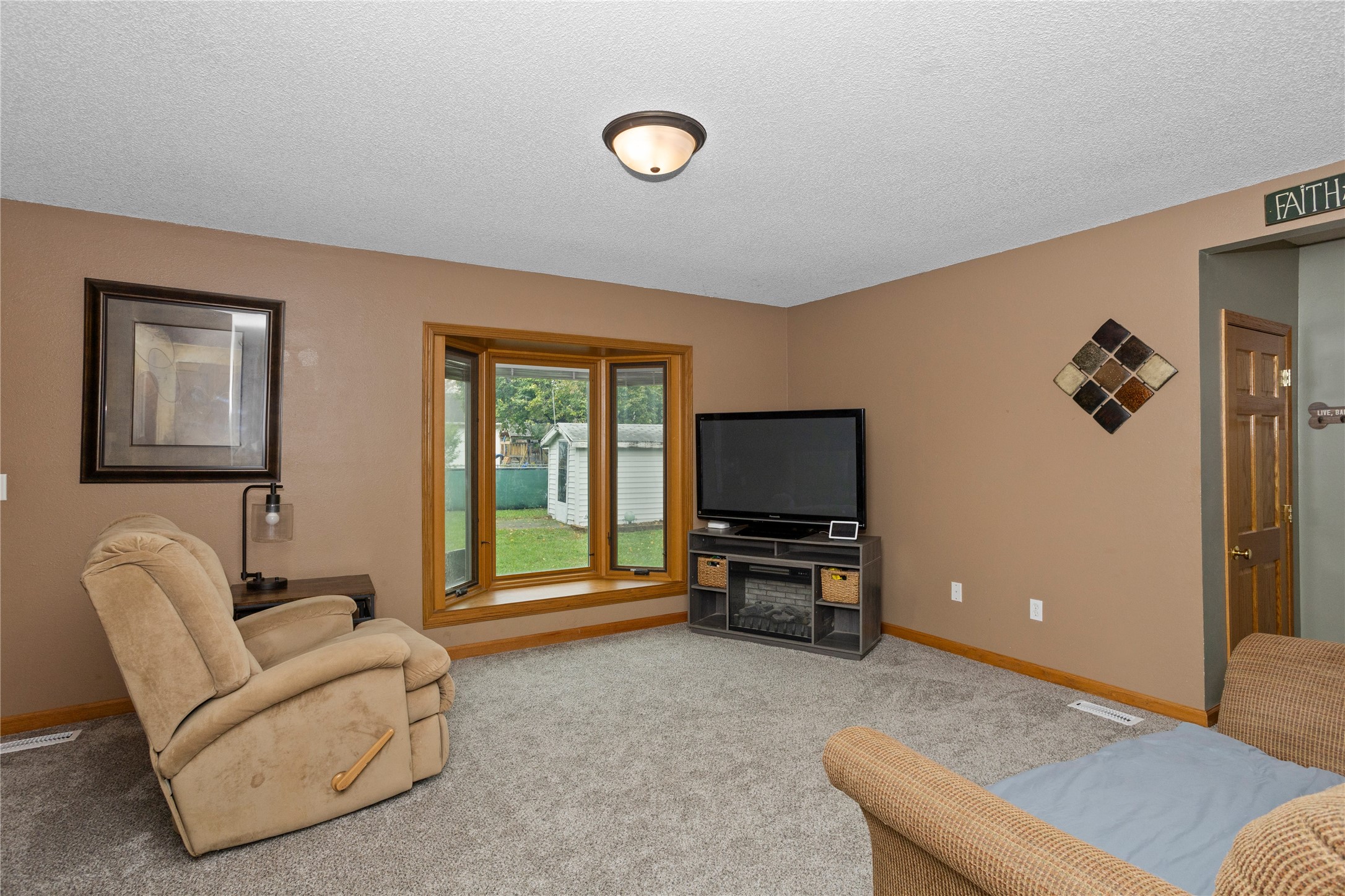 214 NW Bayberry Lane