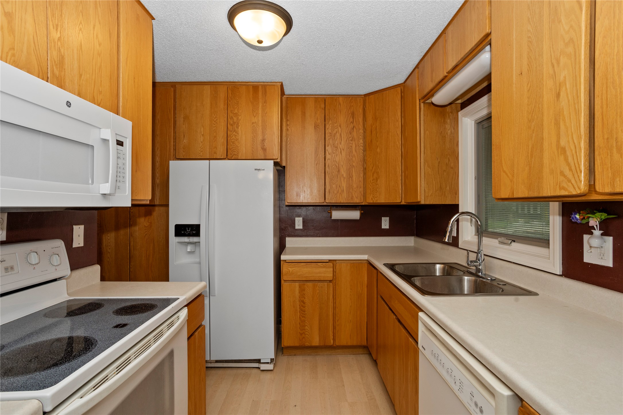 214 NW Bayberry Lane