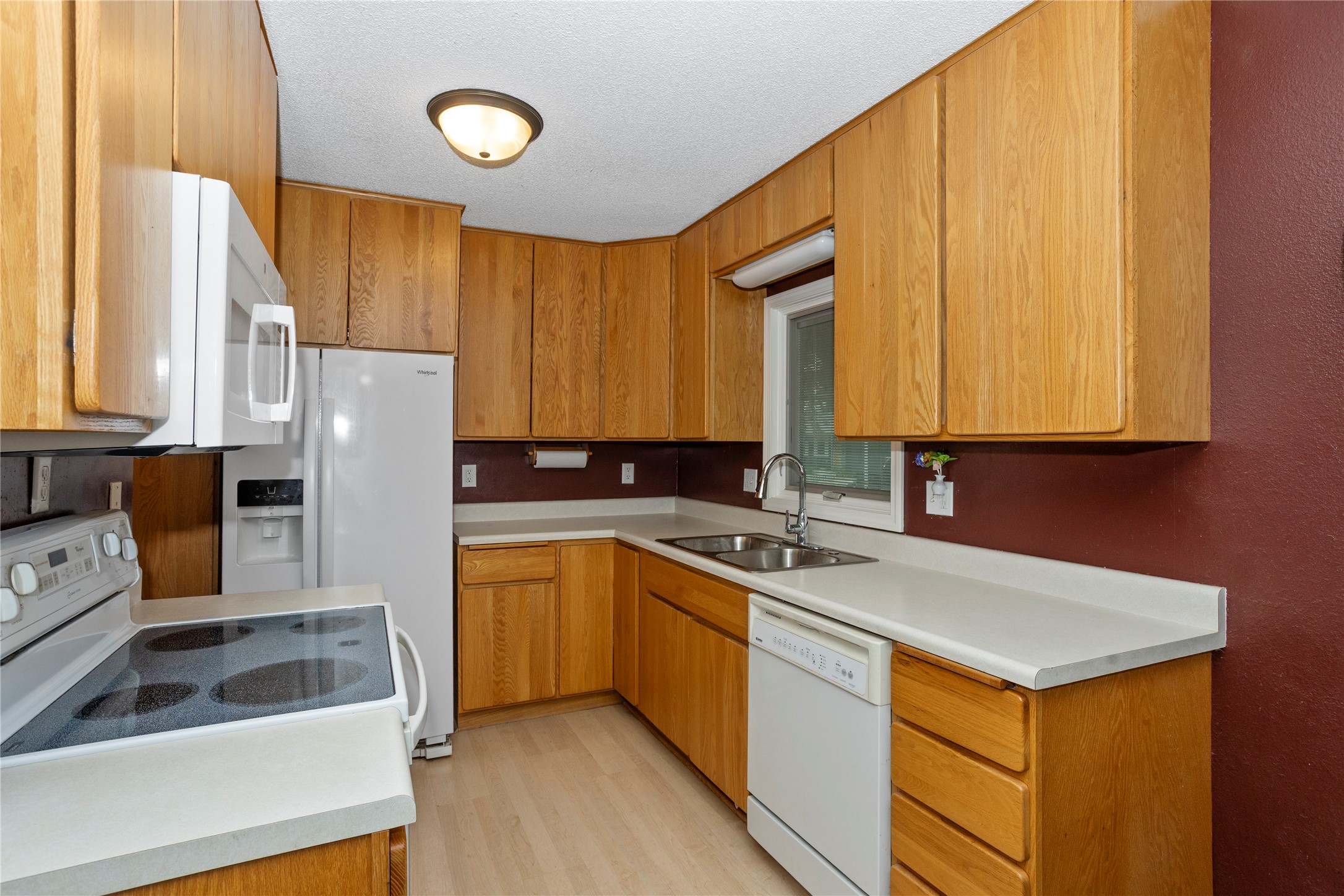 214 NW Bayberry Lane