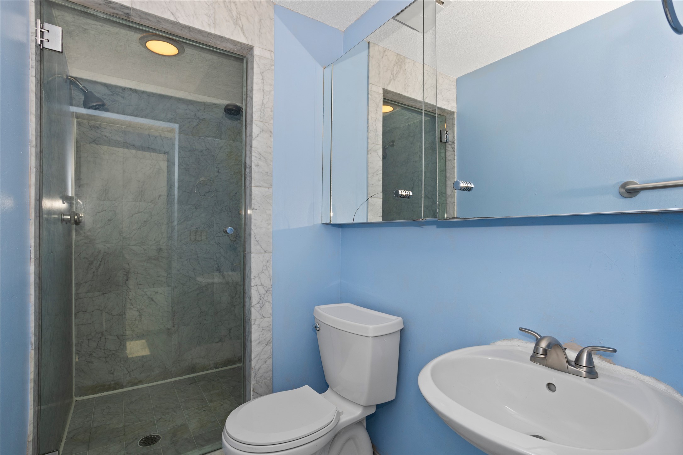 724 Knolls Court