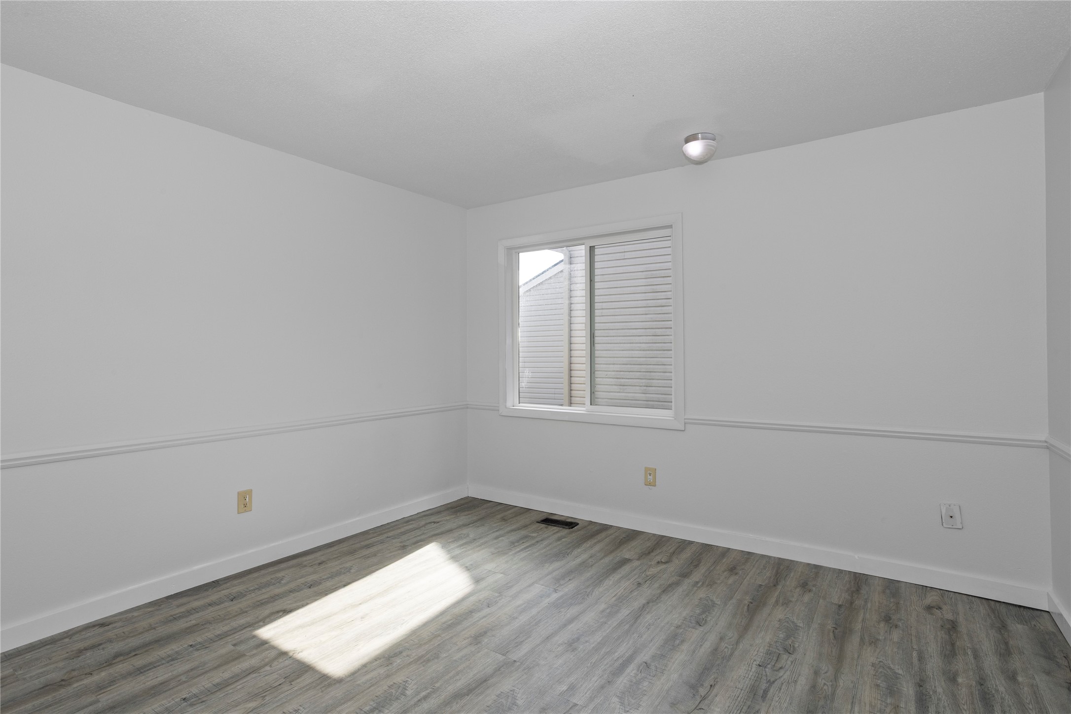 724 Knolls Court