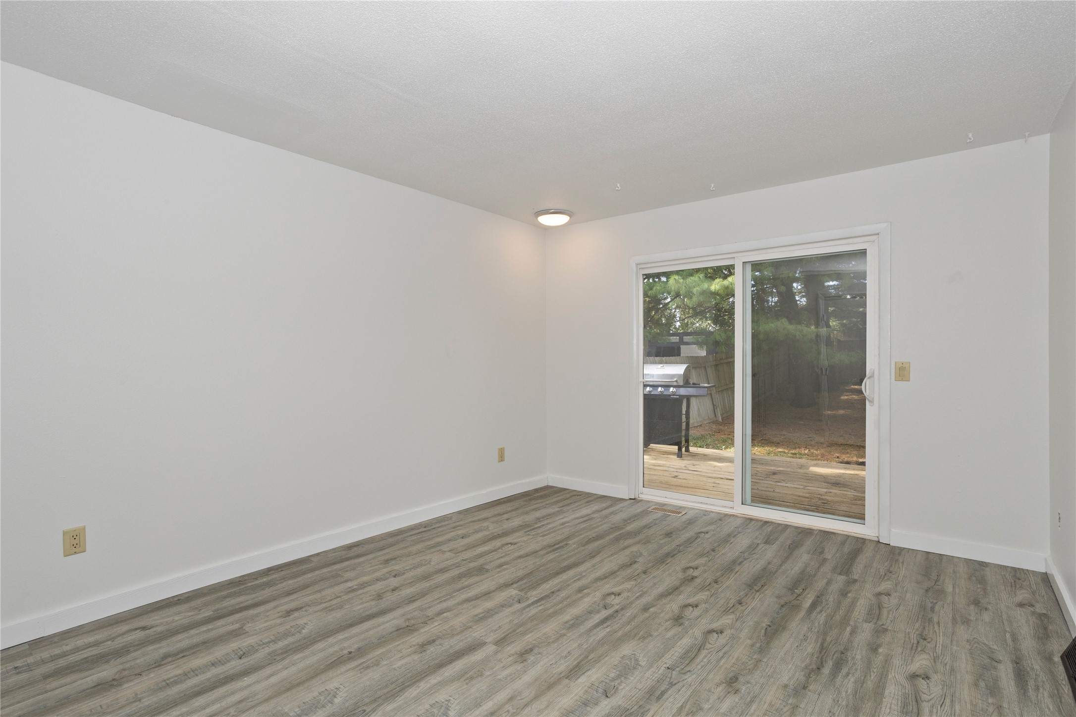 724 Knolls Court