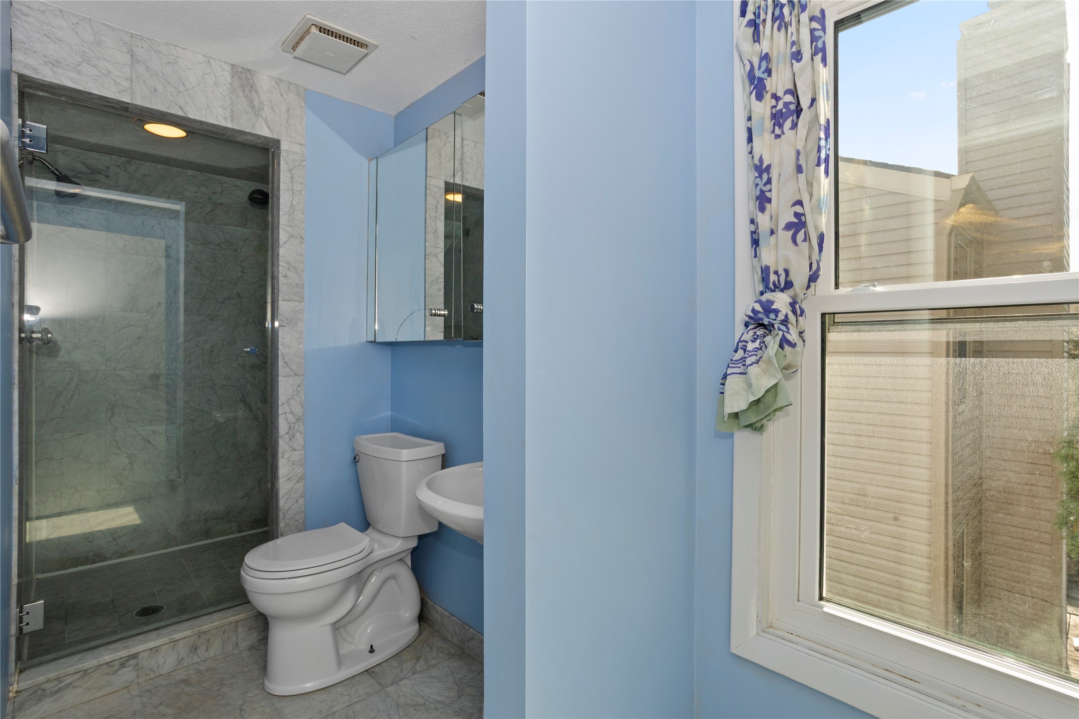 724 Knolls Court