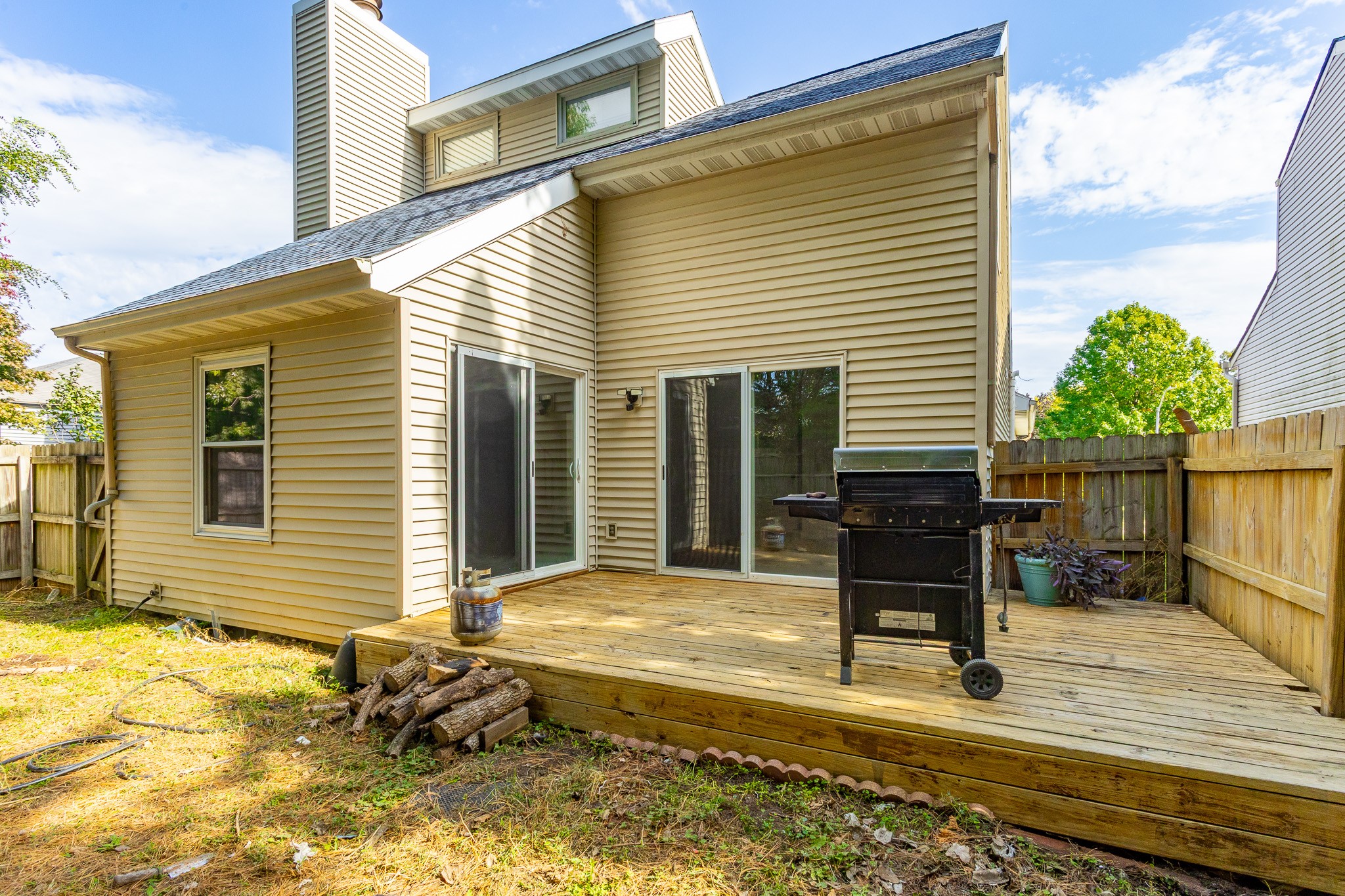 724 Knolls Court