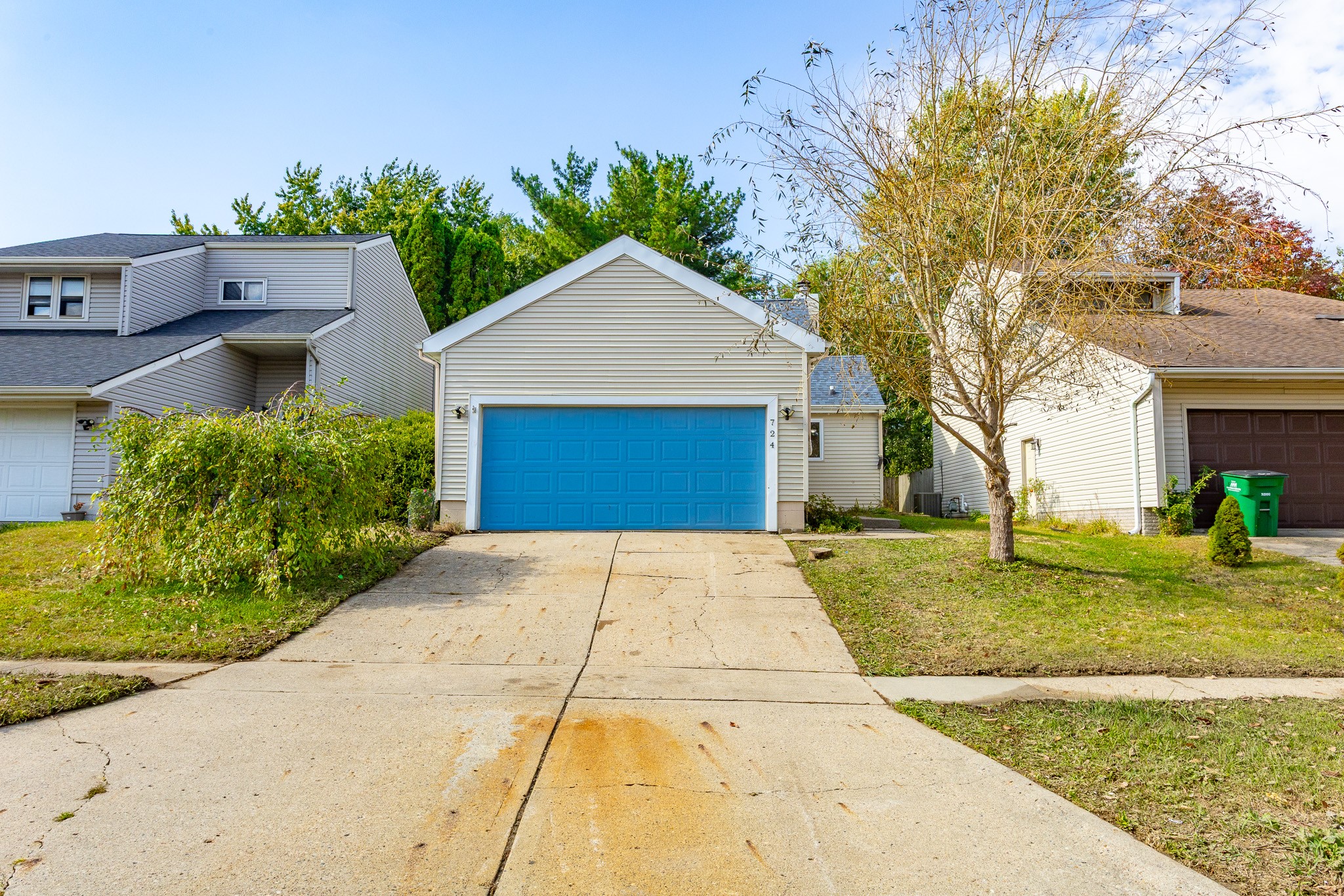 724 Knolls Court