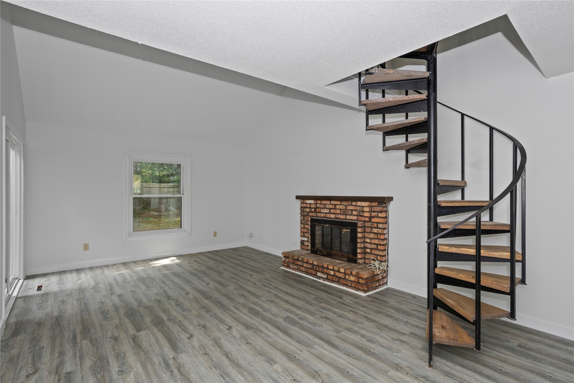 724 Knolls Court