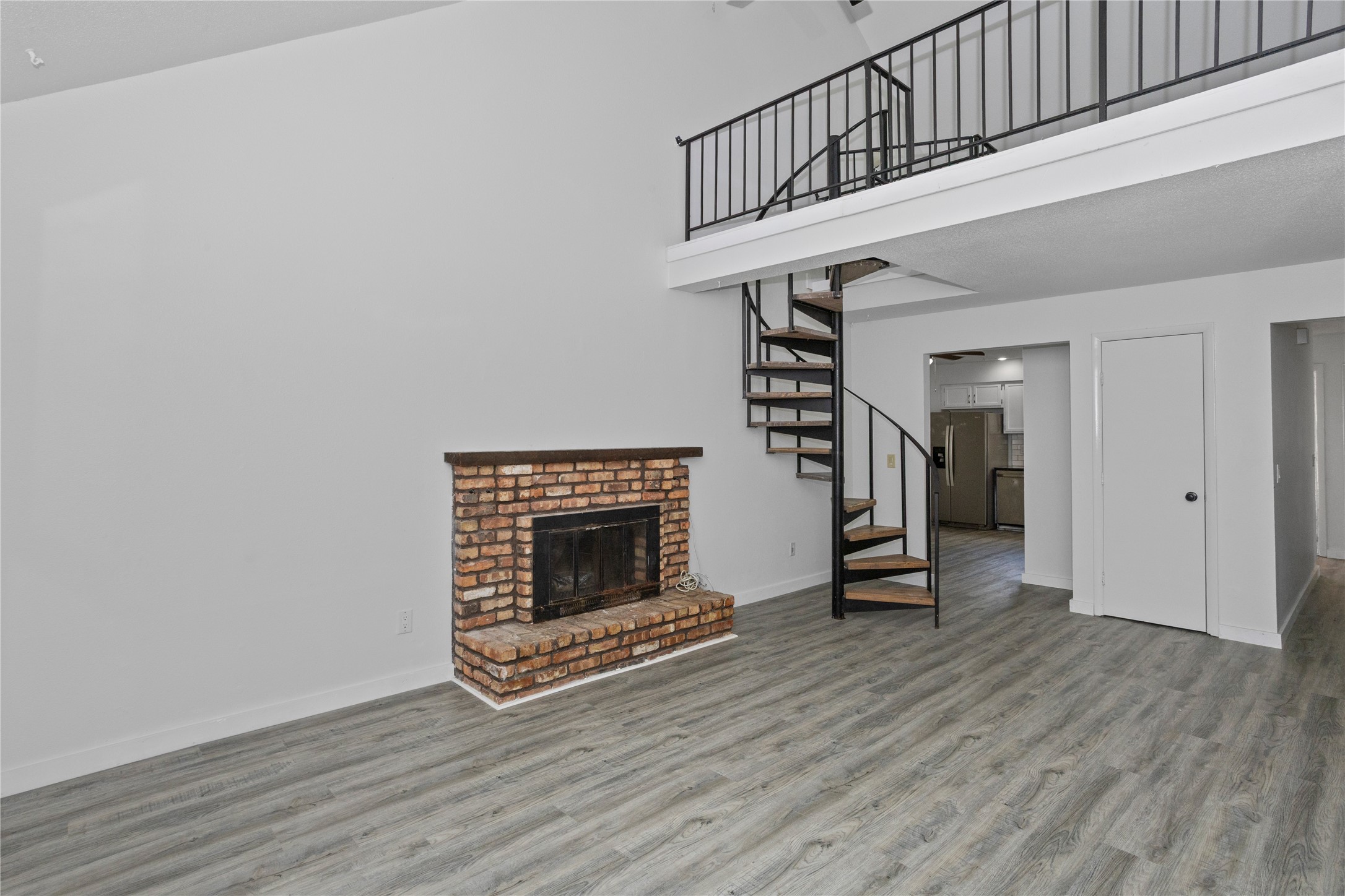 724 Knolls Court