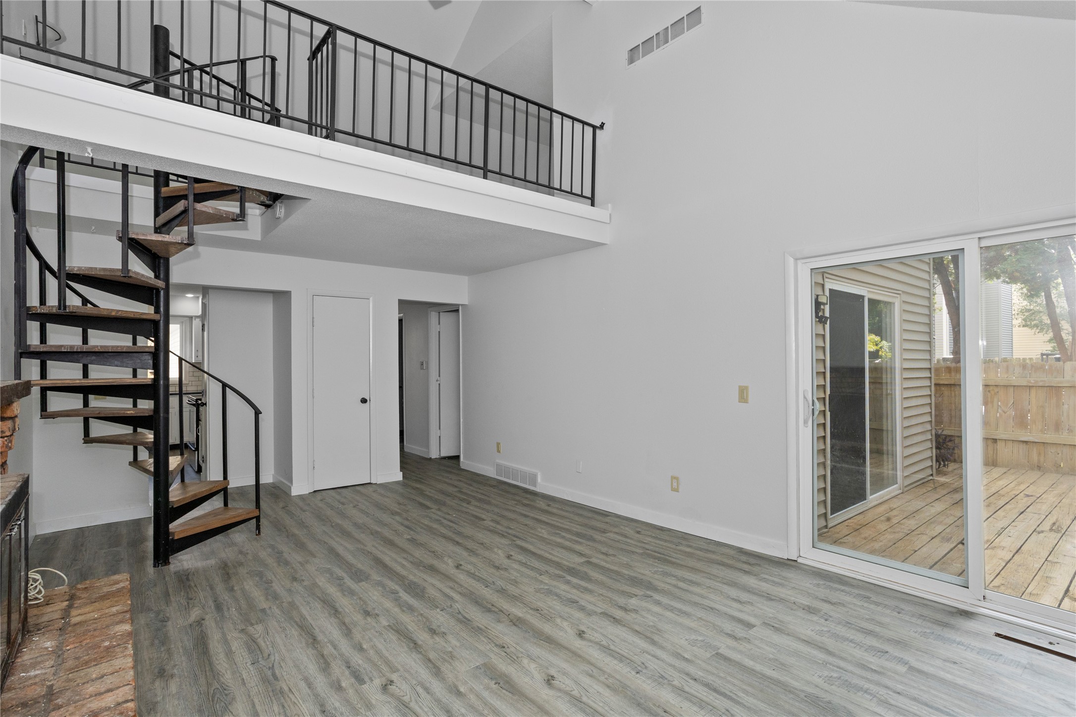 724 Knolls Court
