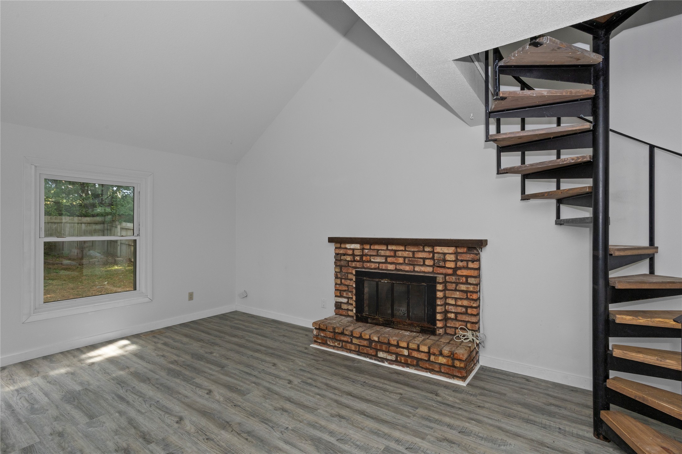 724 Knolls Court