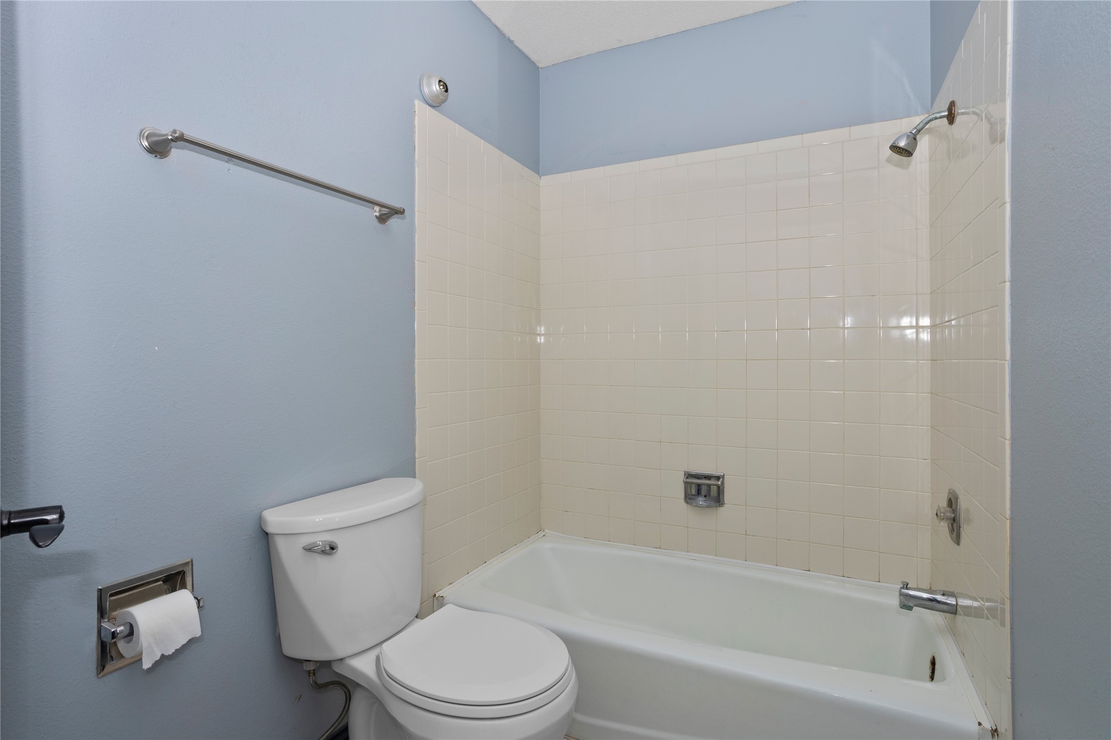 724 Knolls Court