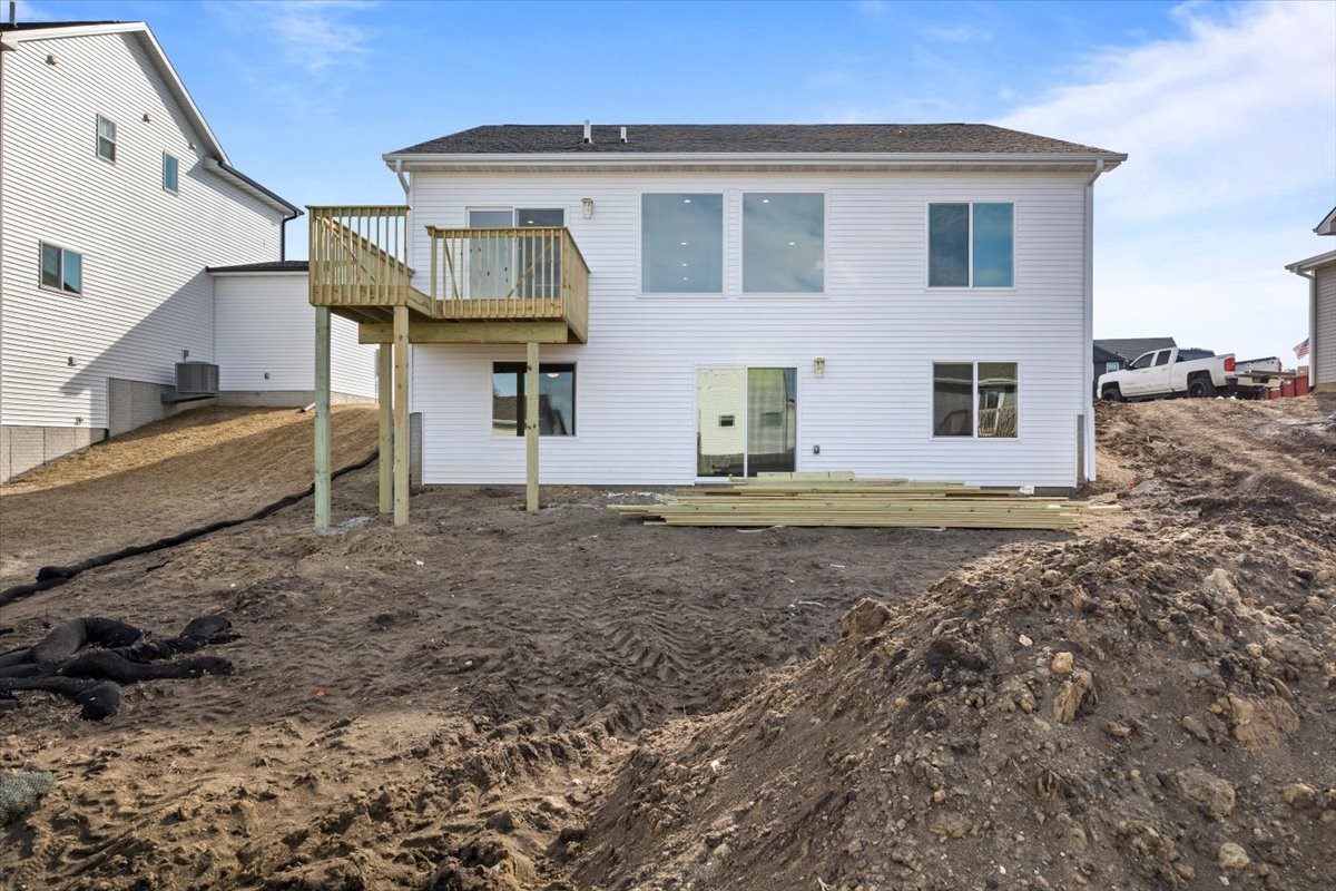 305 NW Lavelle Court