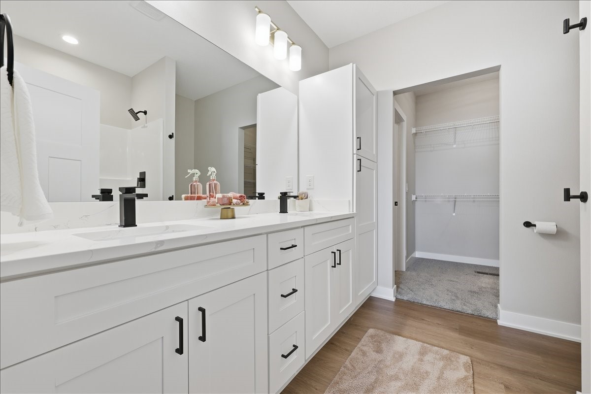 305 NW Lavelle Court