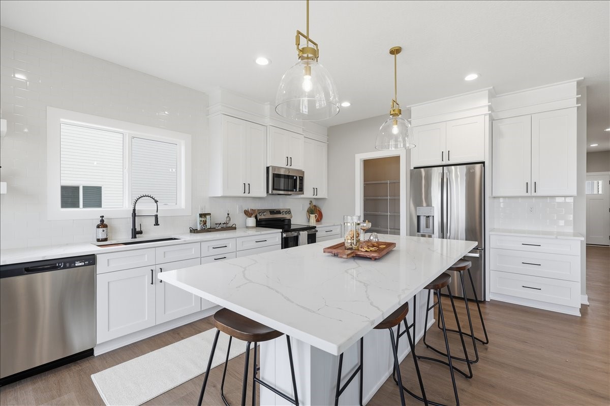 305 NW Lavelle Court