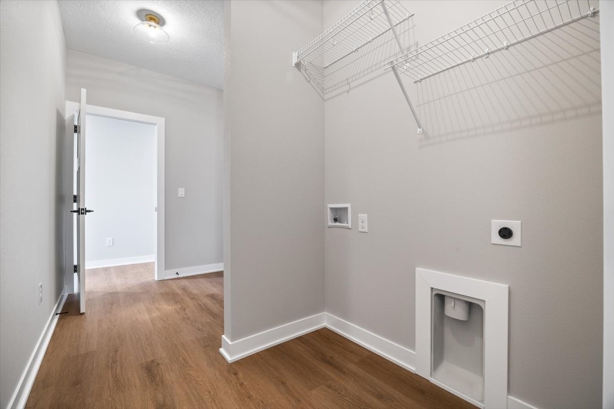 305 NW Lavelle Court