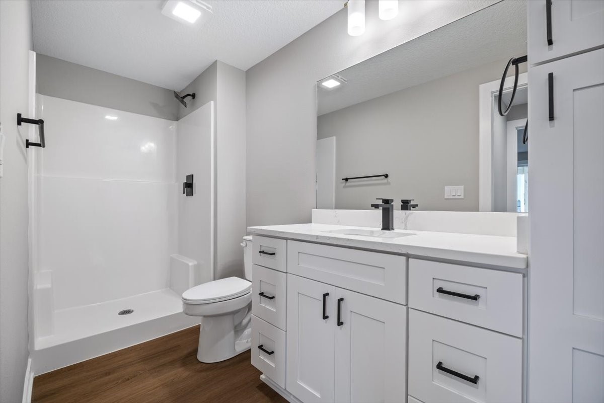 305 NW Lavelle Court