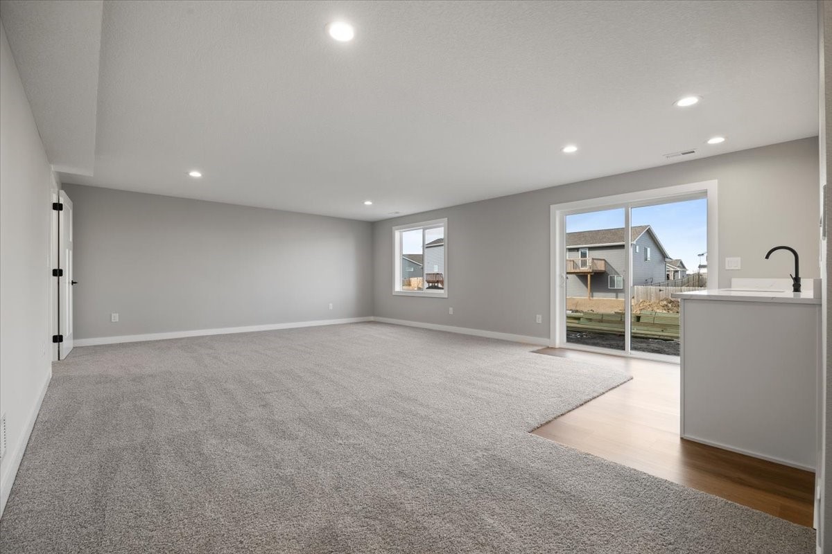 305 NW Lavelle Court