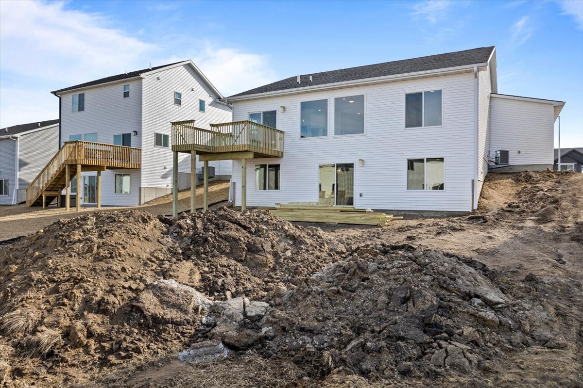 305 NW Lavelle Court
