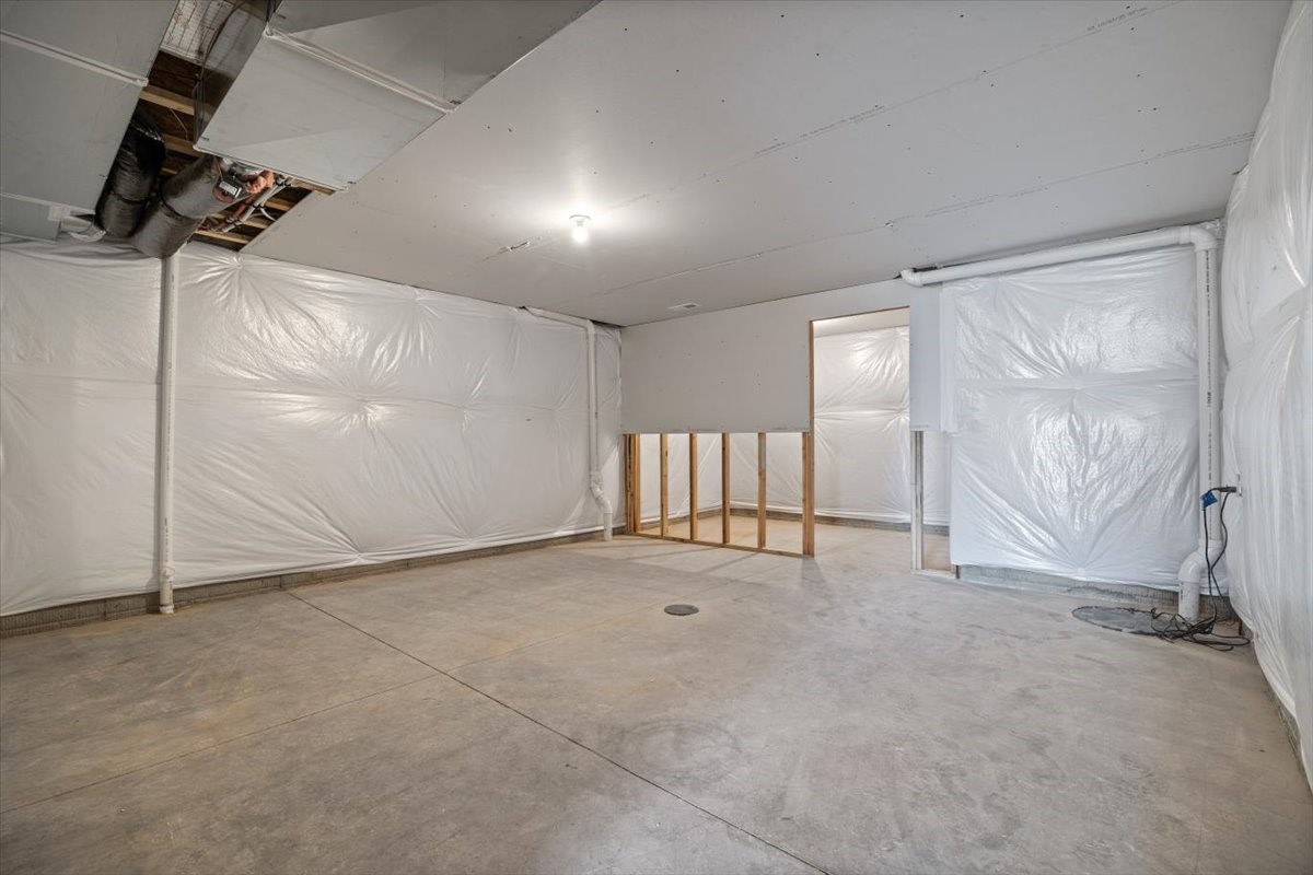 305 NW Lavelle Court