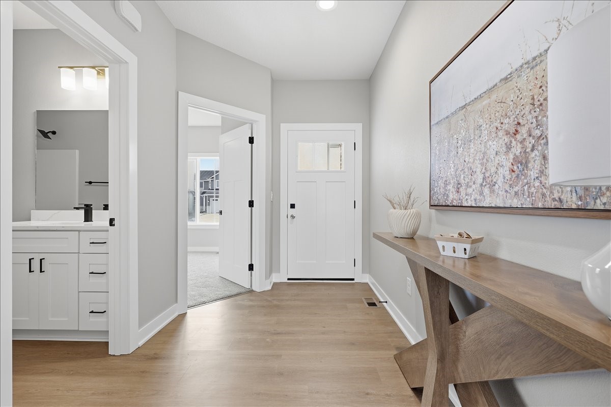 305 NW Lavelle Court