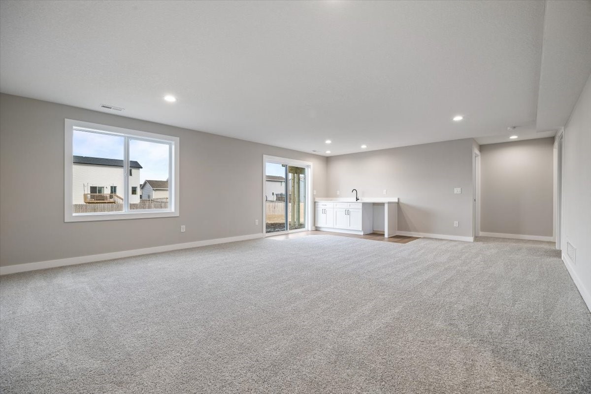 305 NW Lavelle Court
