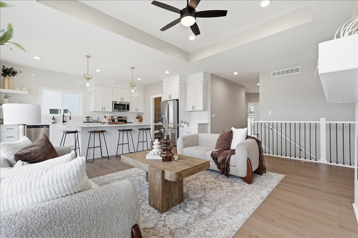 305 NW Lavelle Court