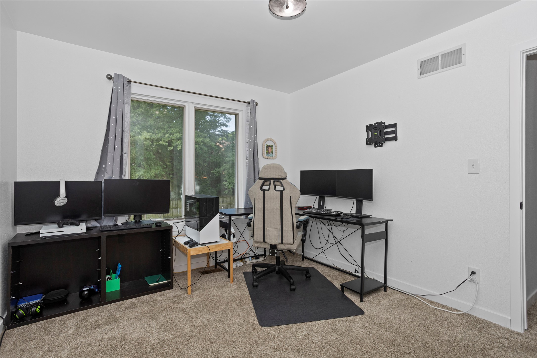 7014 Northview Drive