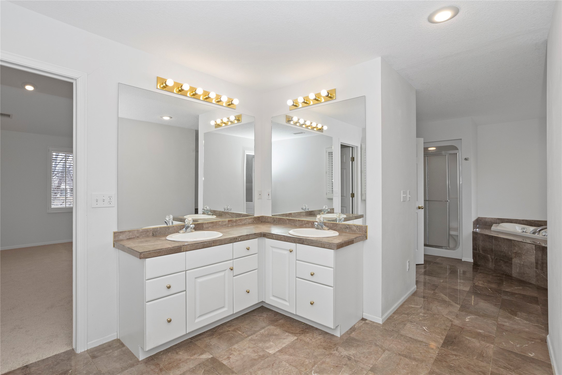 13931 Oak Brook Drive