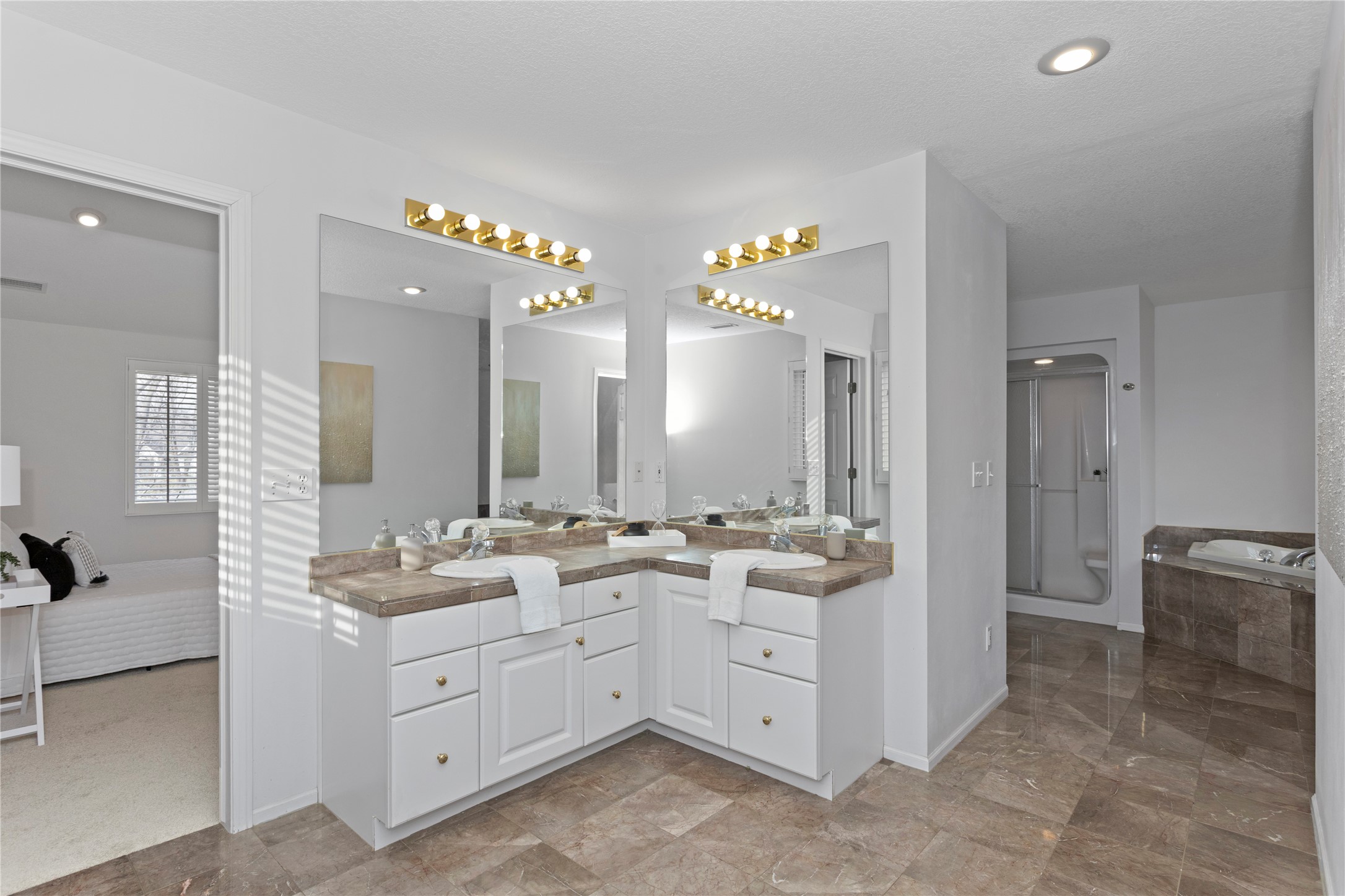 13931 Oak Brook Drive