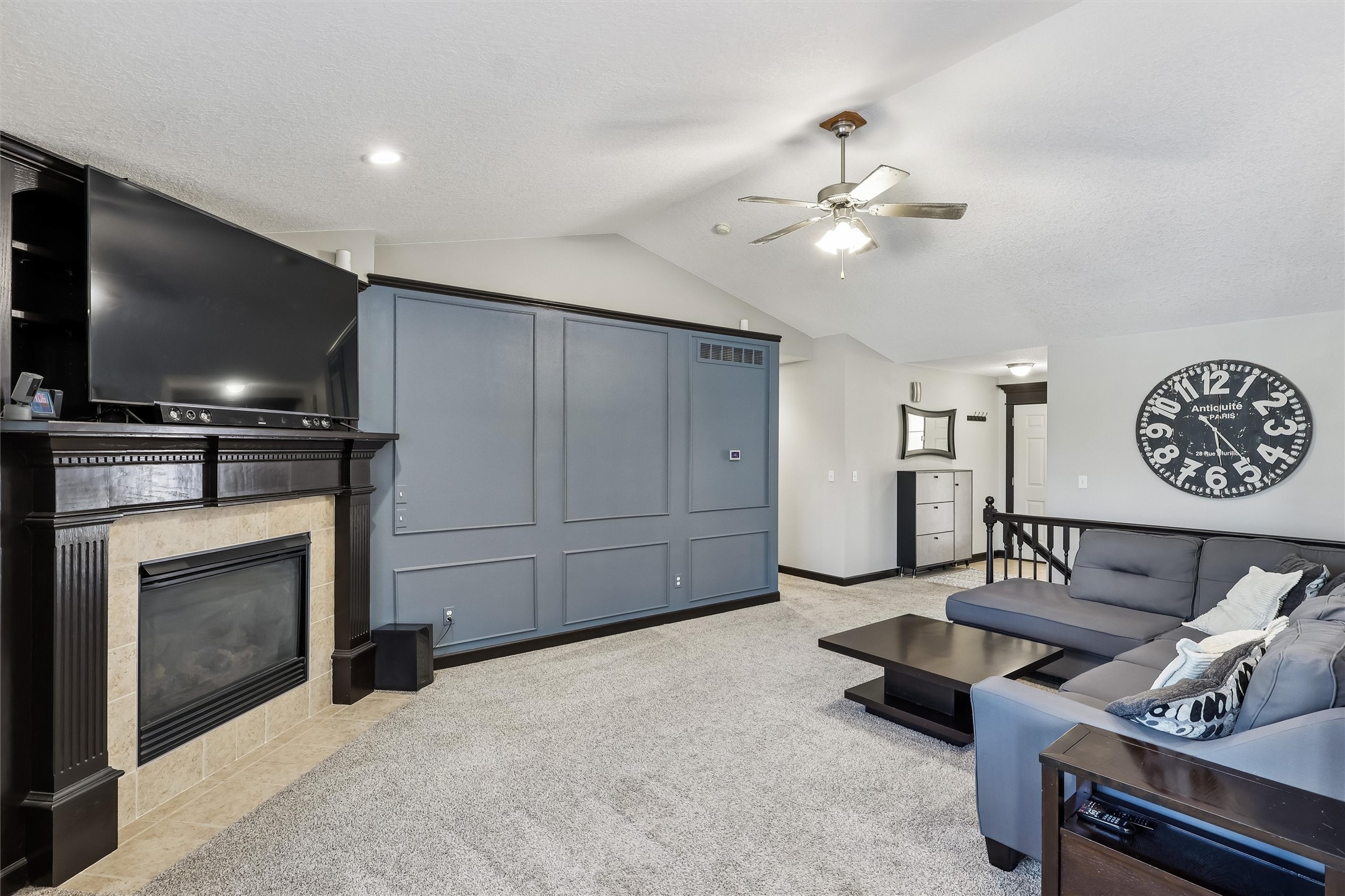 2818 E Kenyon Avenue