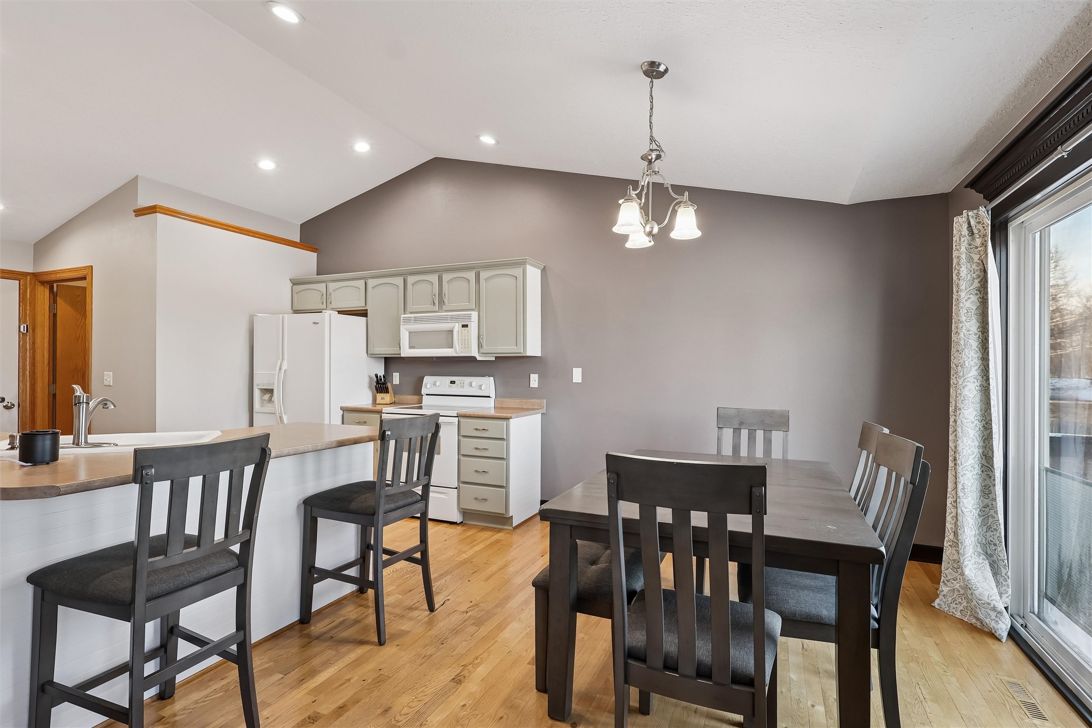 2818 E Kenyon Avenue