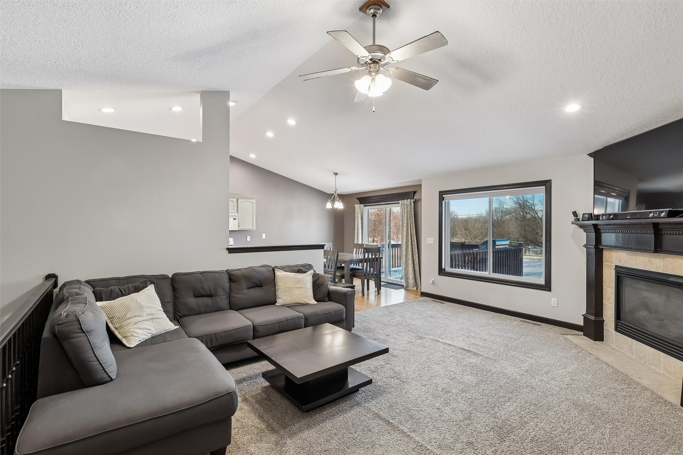 2818 E Kenyon Avenue