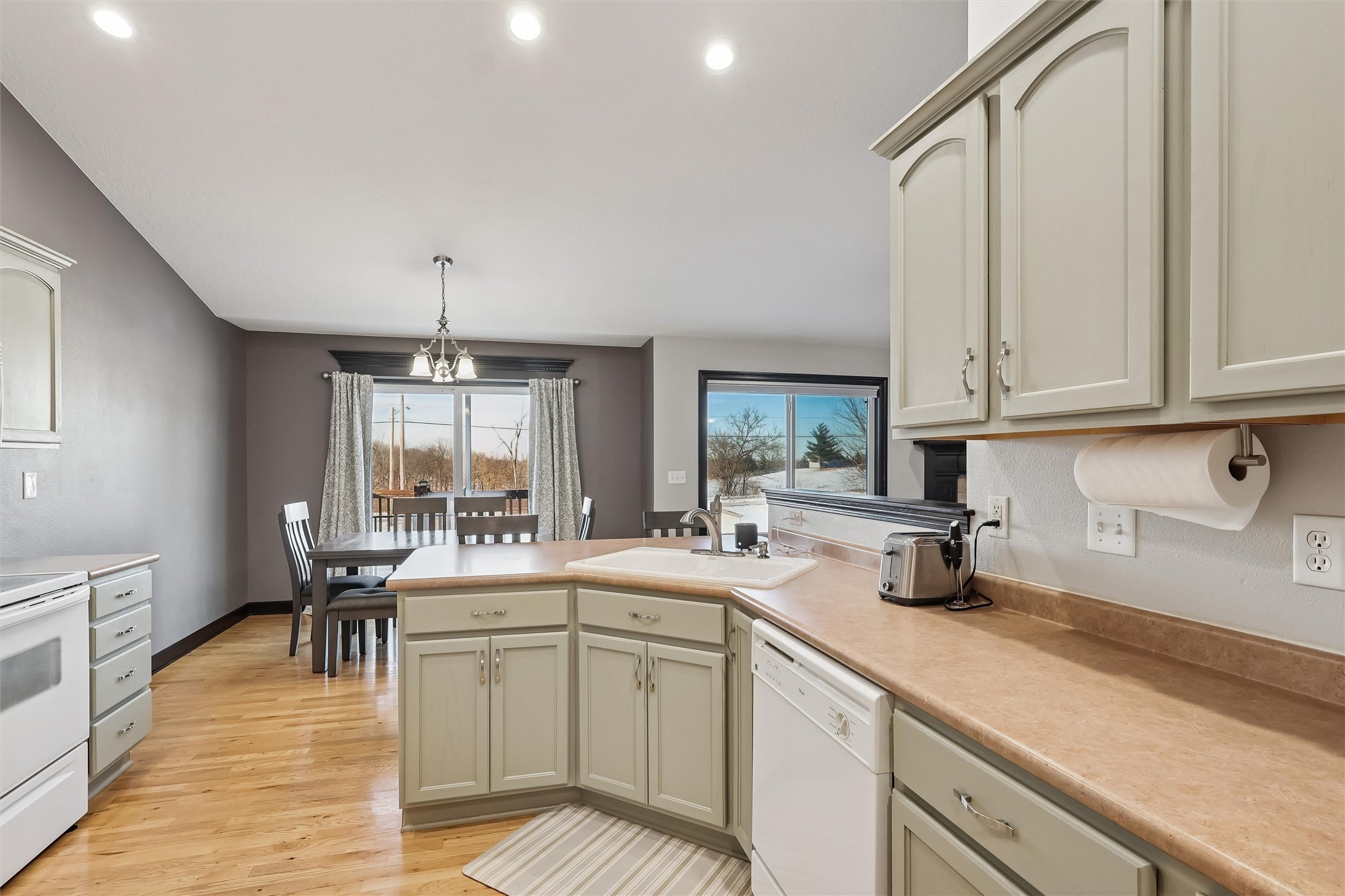 2818 E Kenyon Avenue