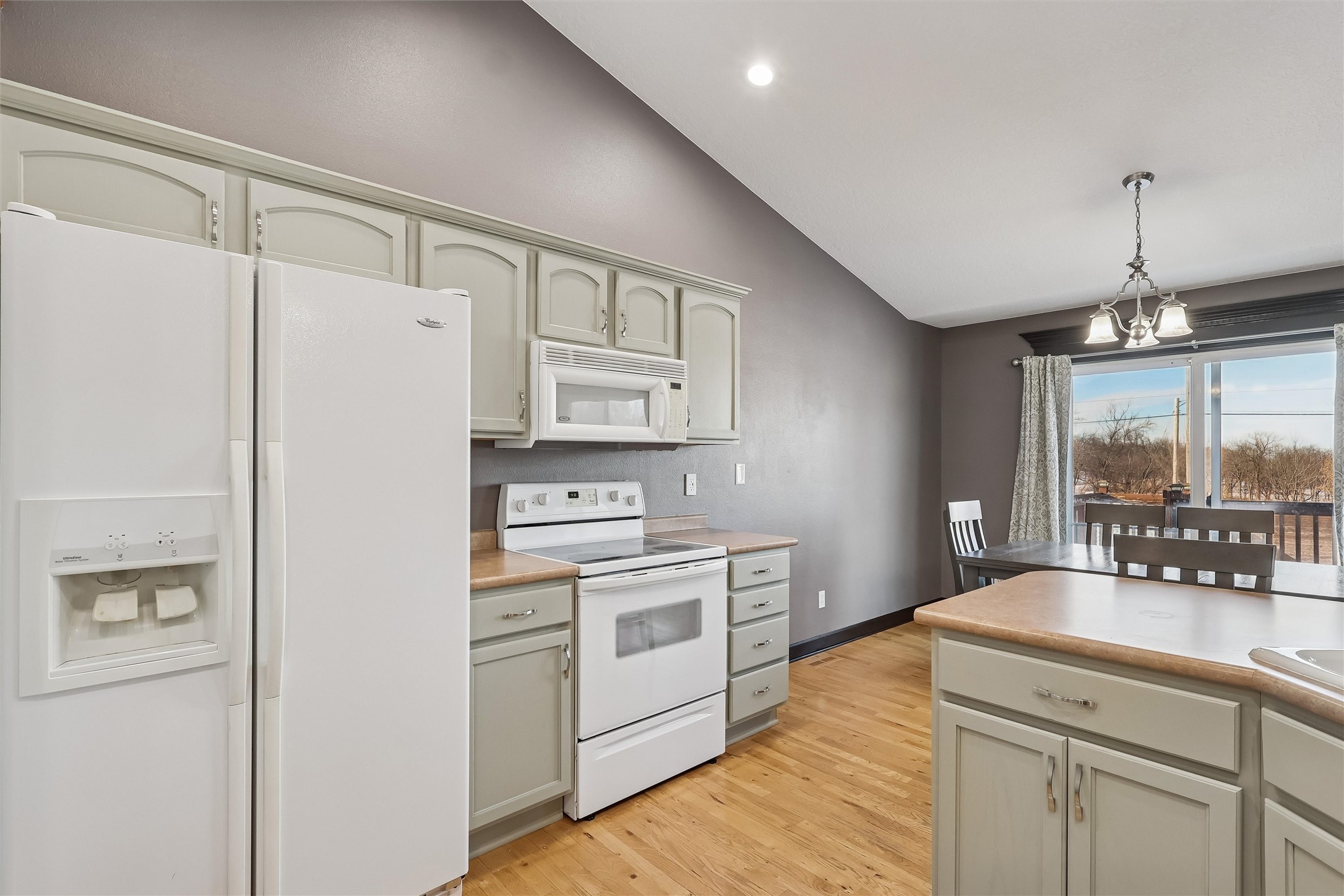 2818 E Kenyon Avenue