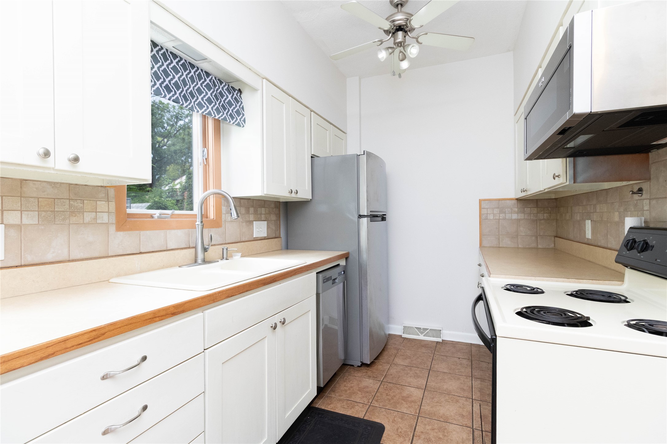 5322 Ingersoll Avenue A-1