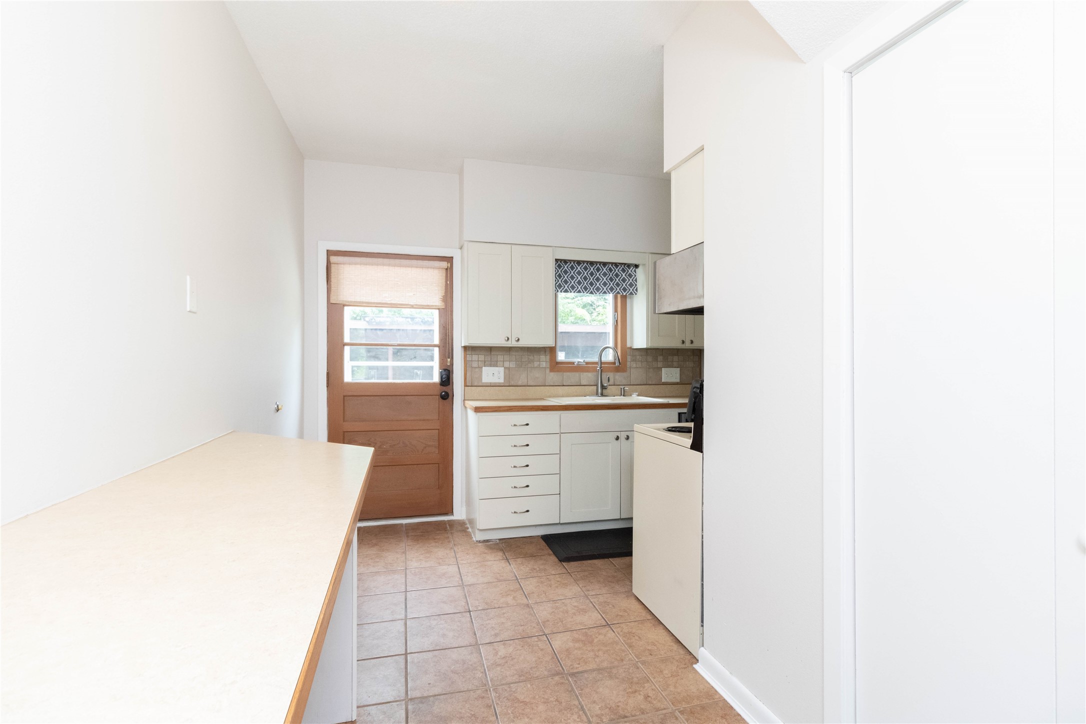 5322 Ingersoll Avenue A-1