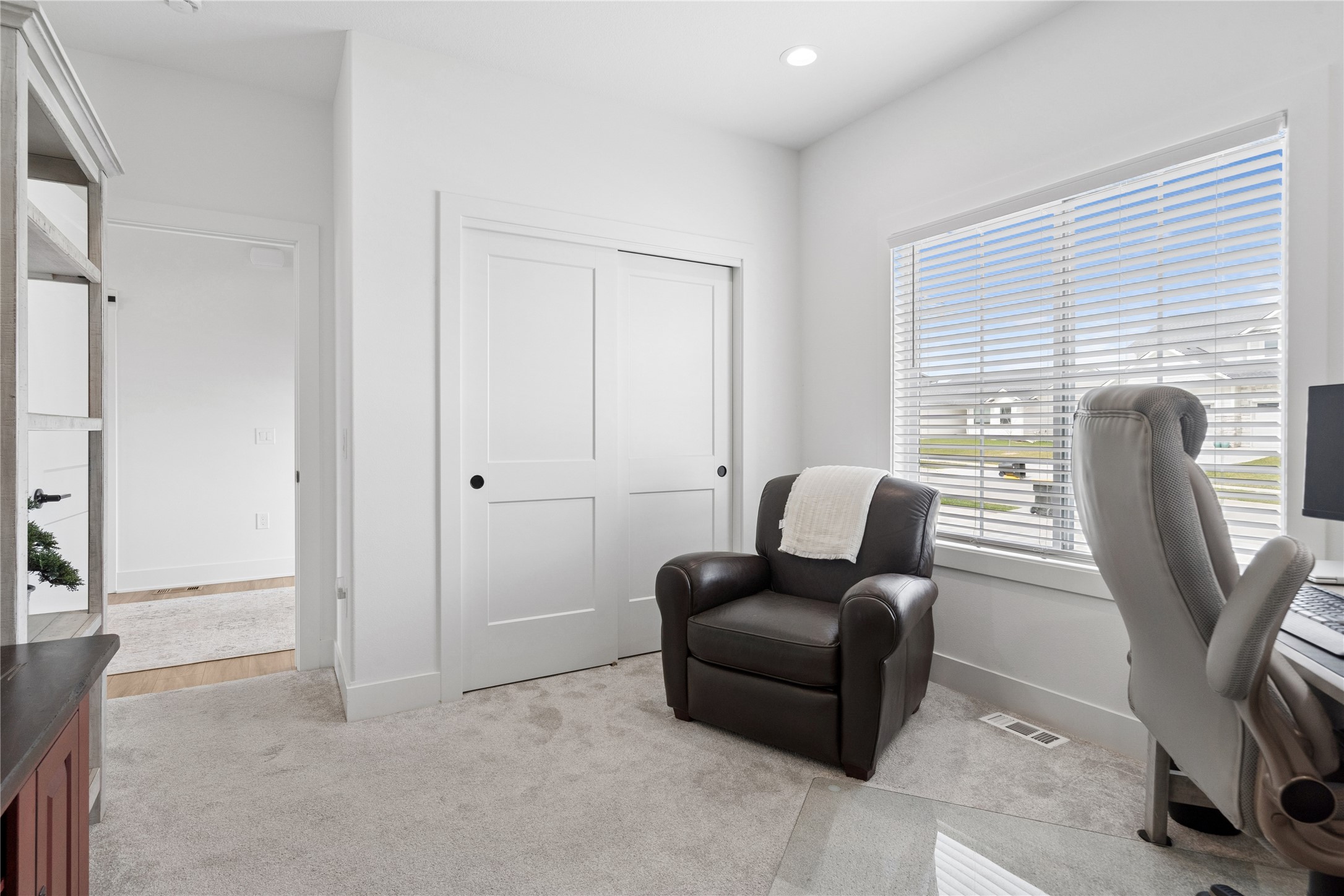 40 NW Valleyview Drive