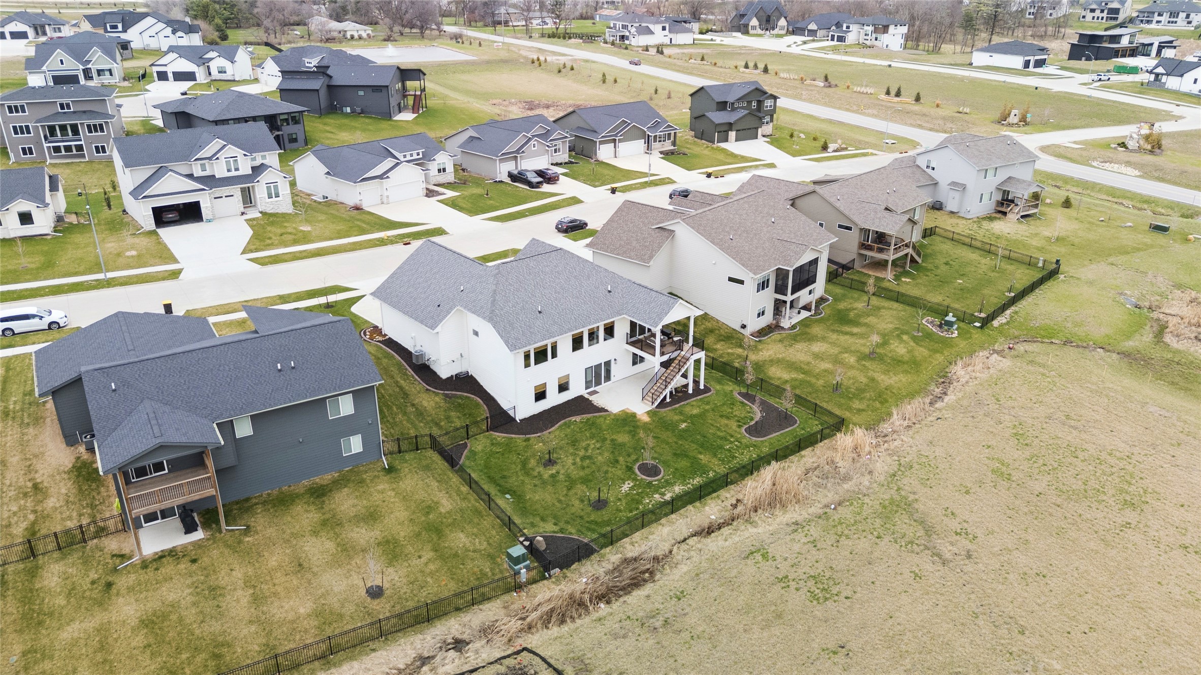 40 NW Valleyview Drive