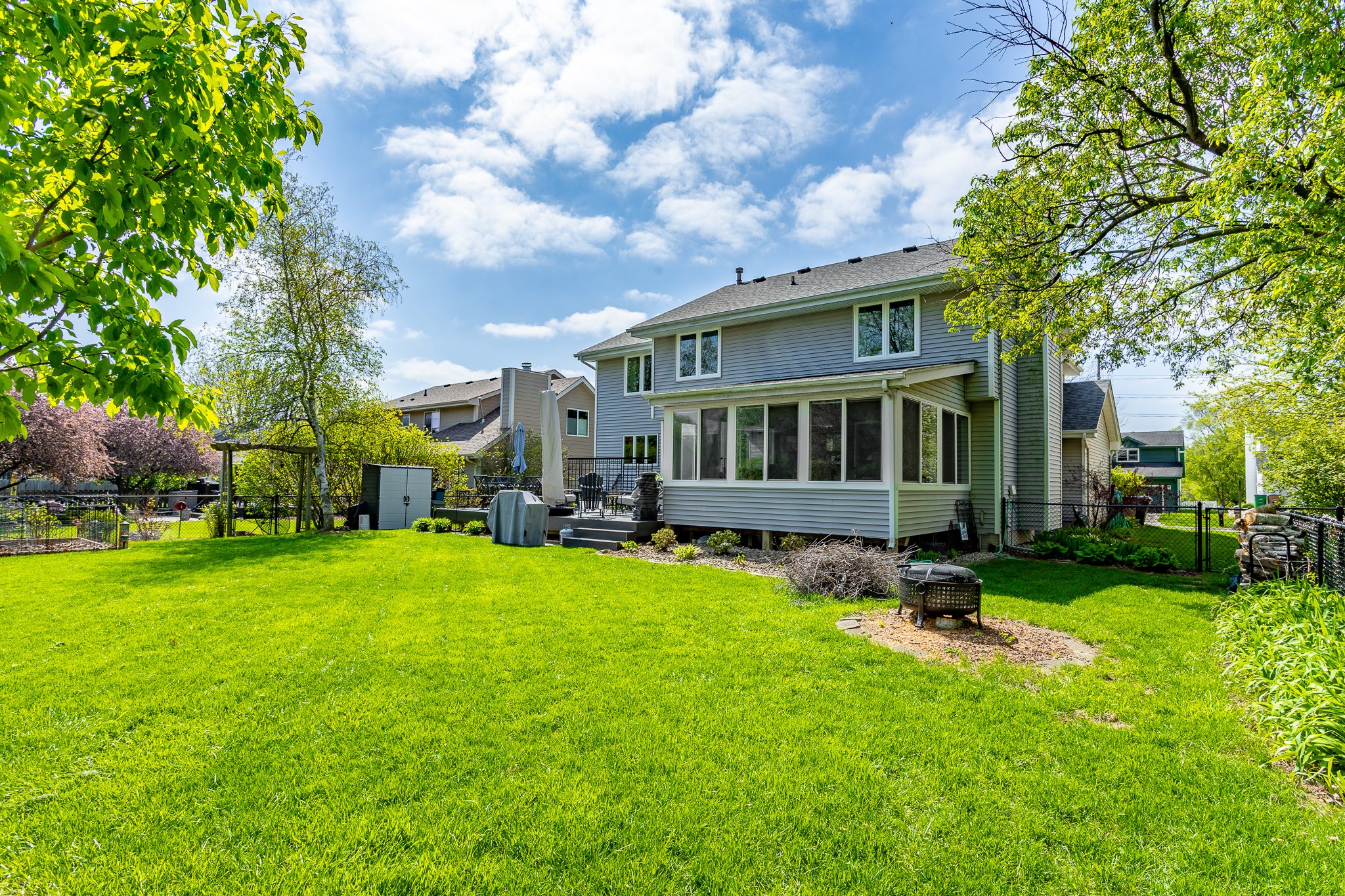 4643 Elm Street