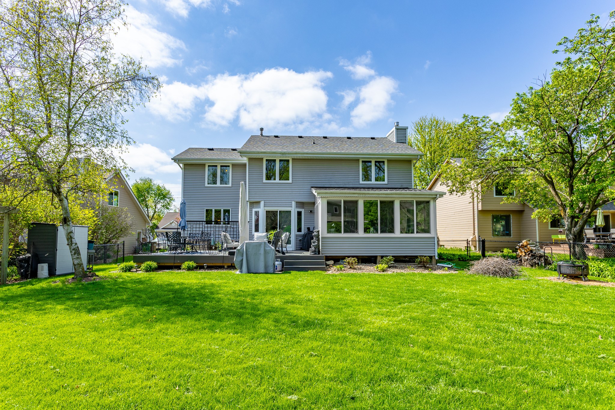 4643 Elm Street