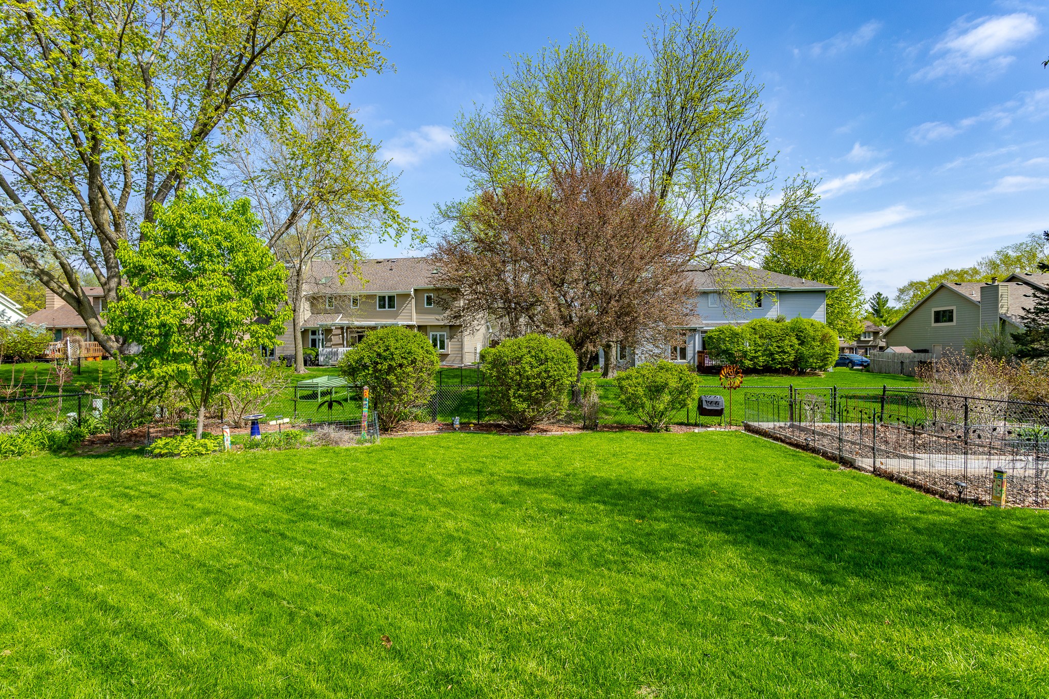 4643 Elm Street