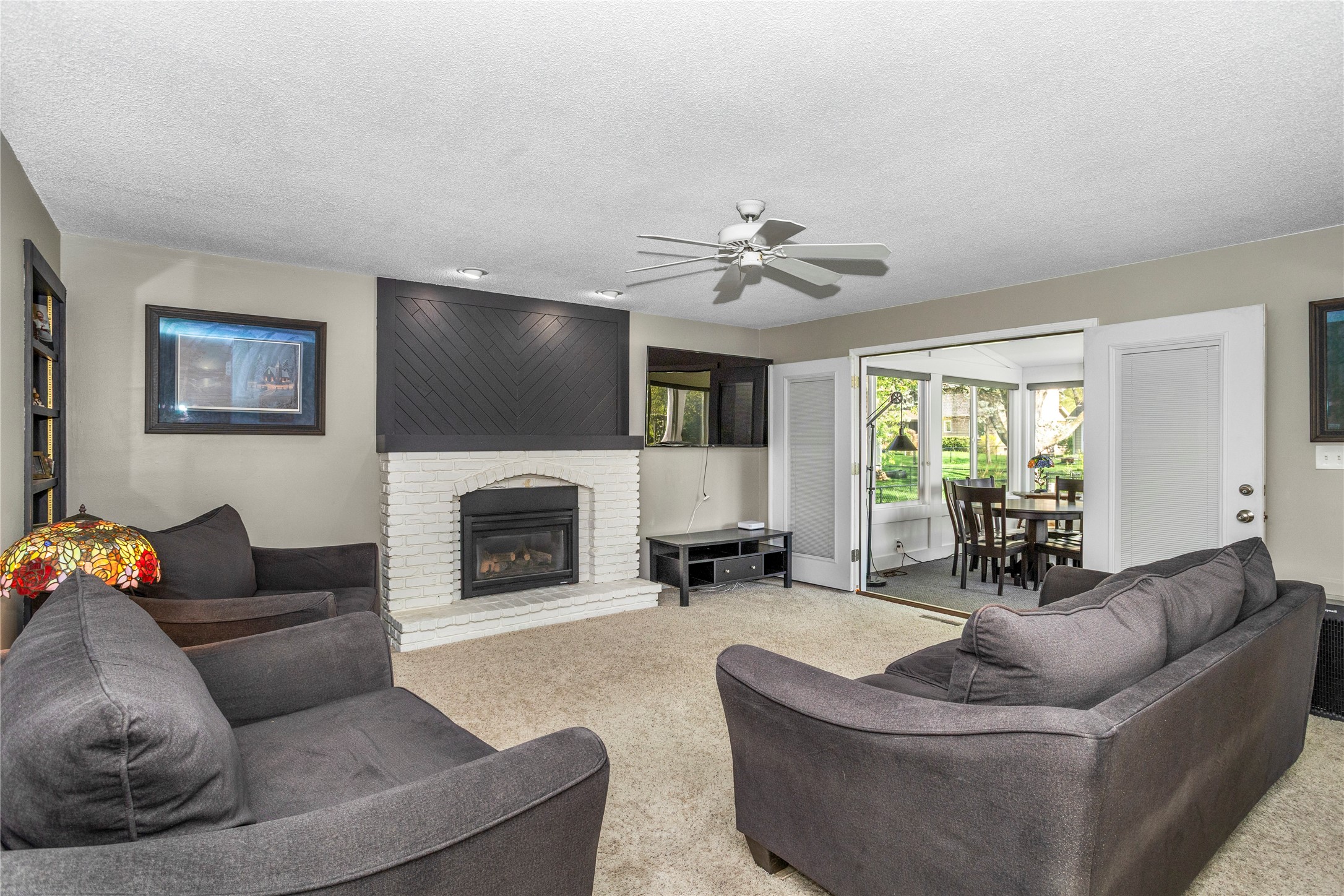 4643 Elm Street