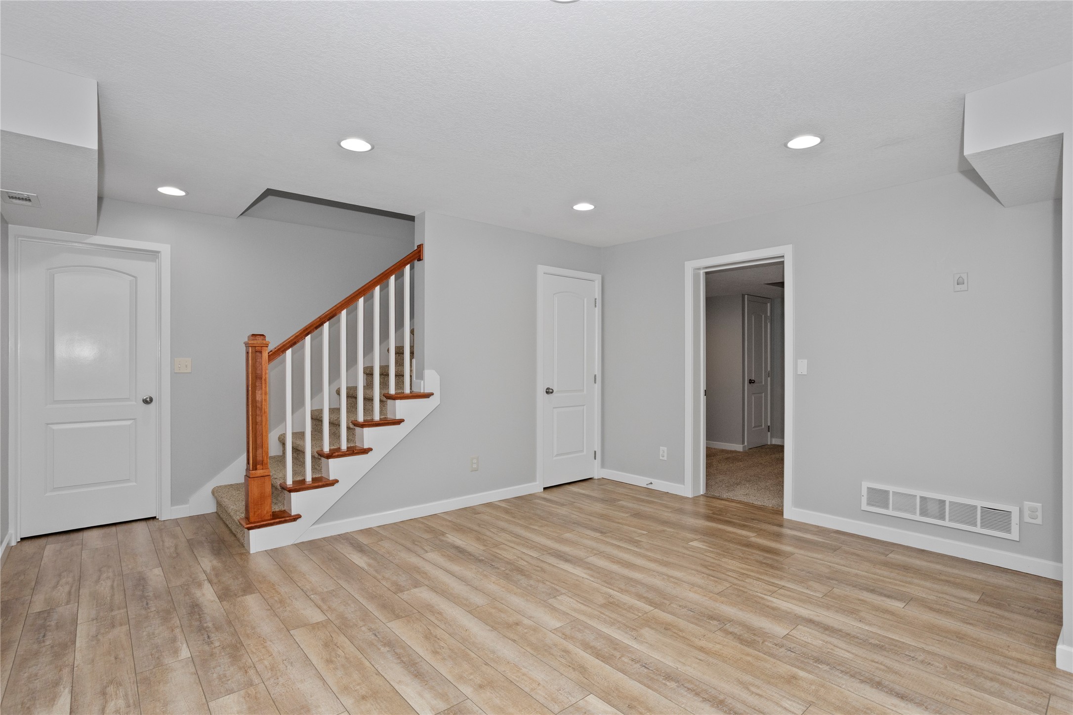 207 SW Oakmont Drive