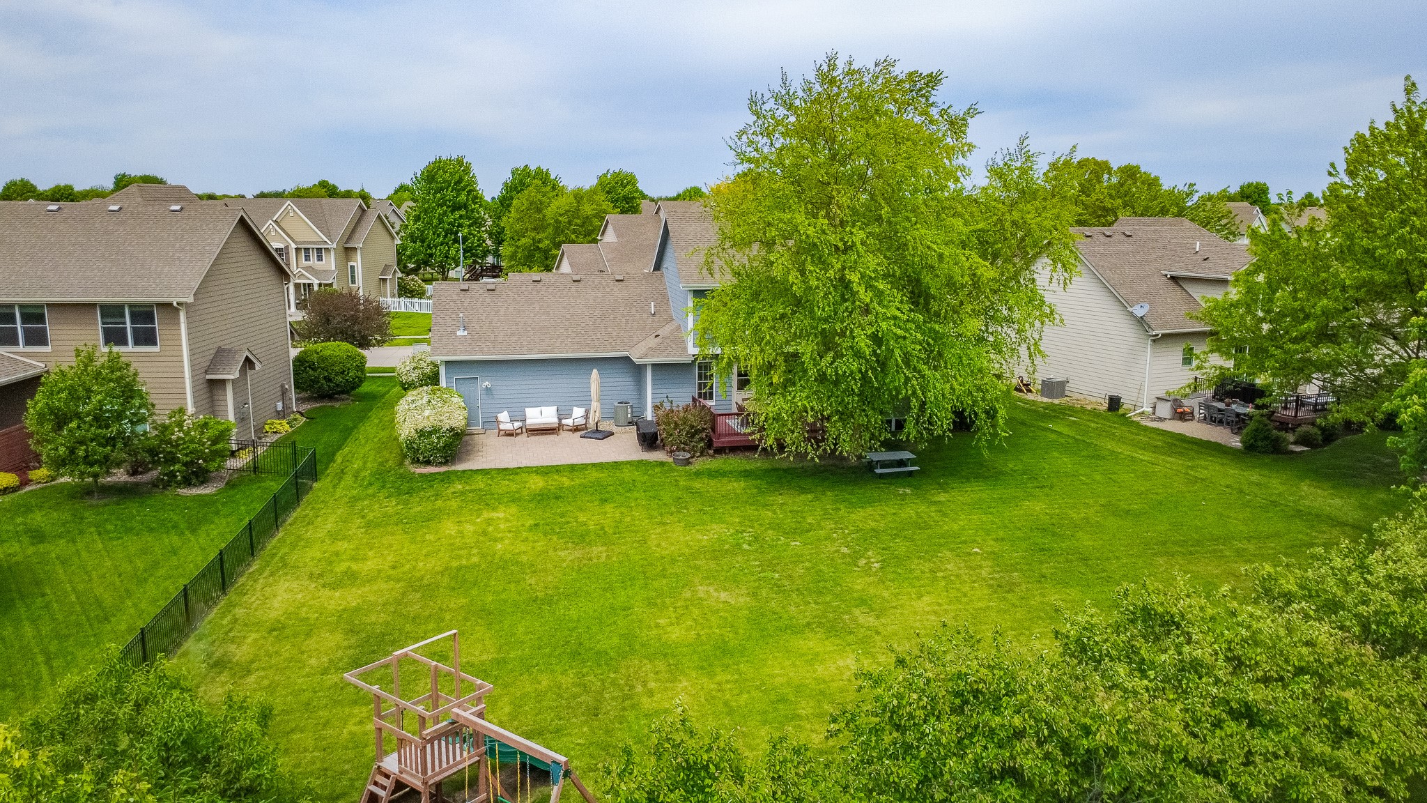 207 SW Oakmont Drive