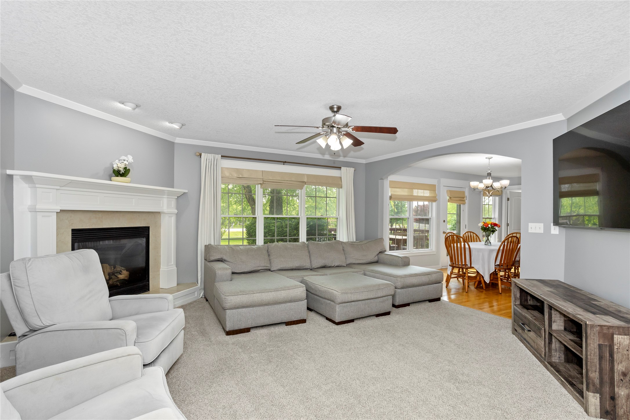 207 SW Oakmont Drive