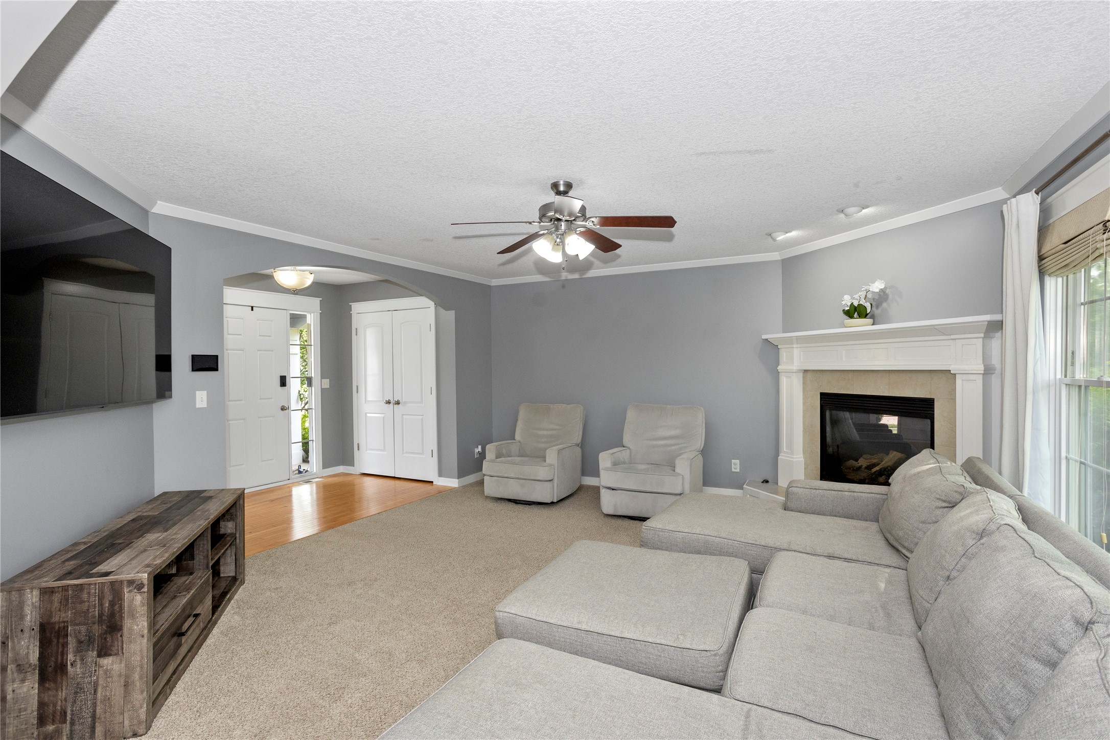 207 SW Oakmont Drive
