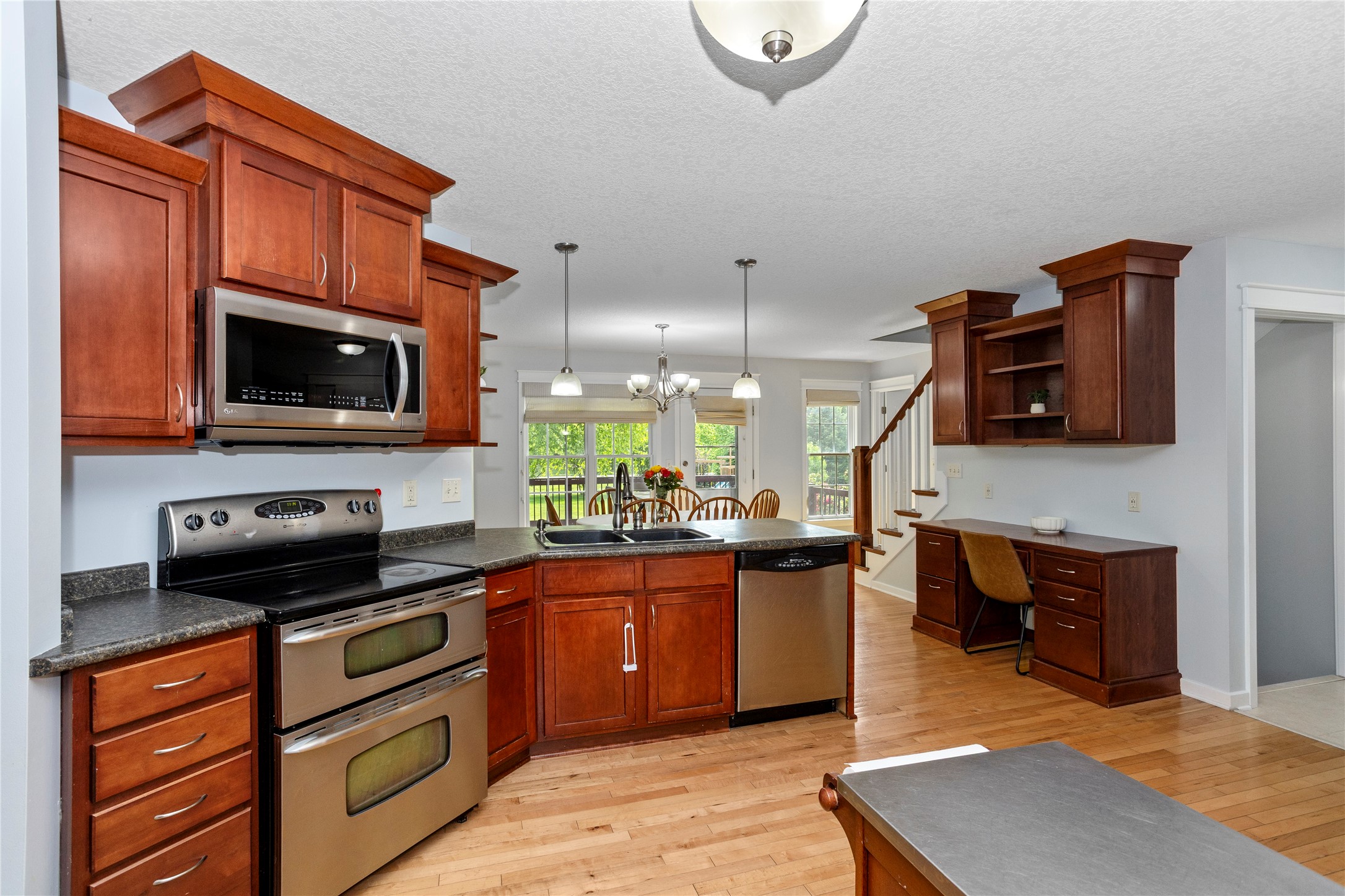 207 SW Oakmont Drive