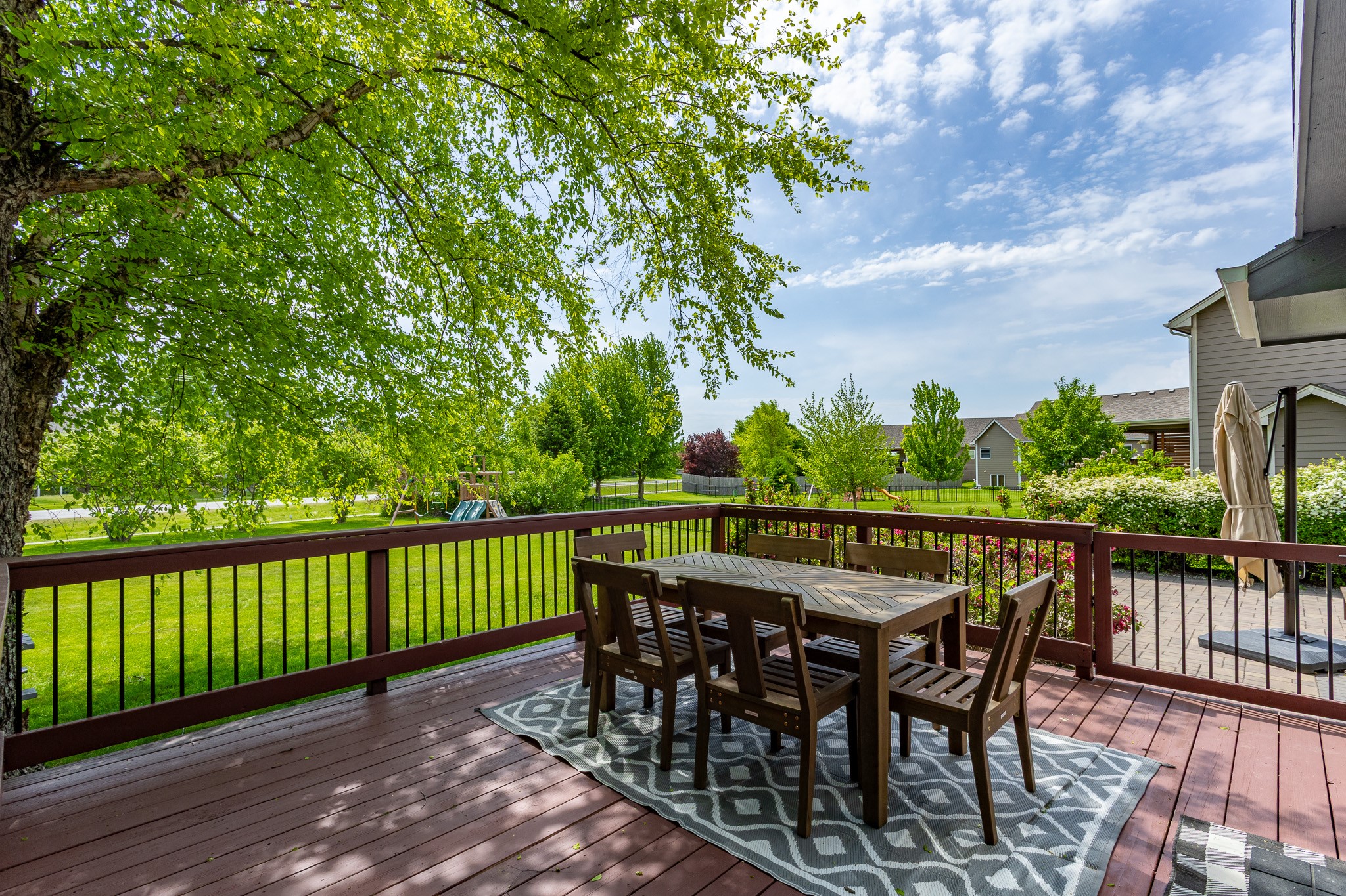 207 SW Oakmont Drive