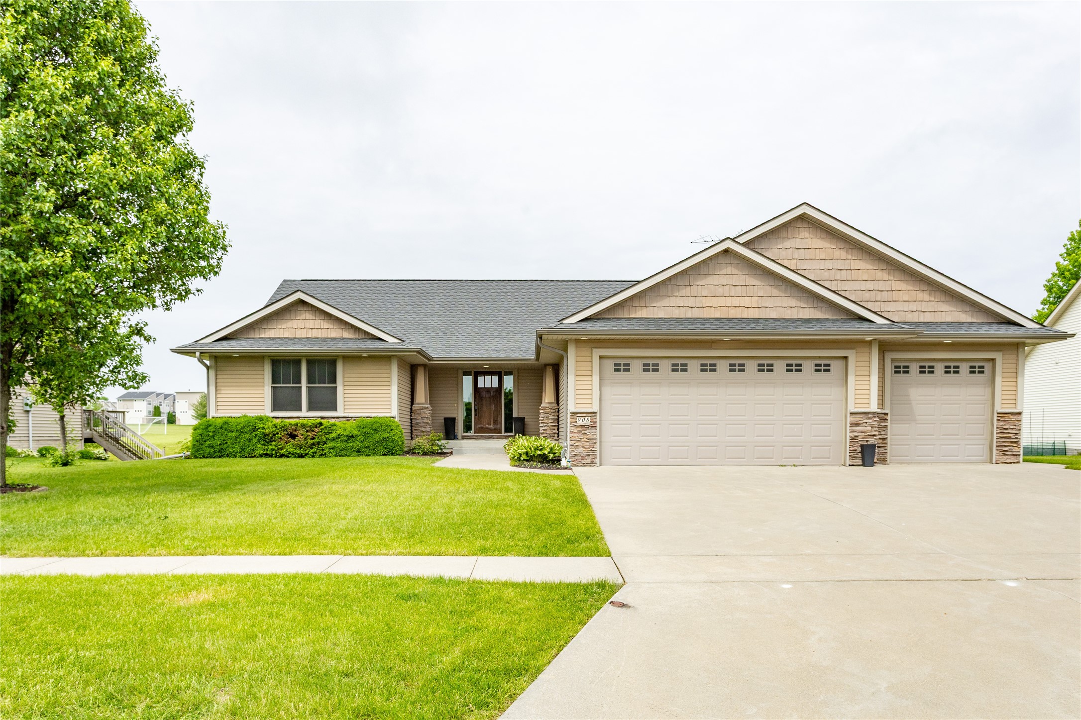 908 SE Trail Ridge Road